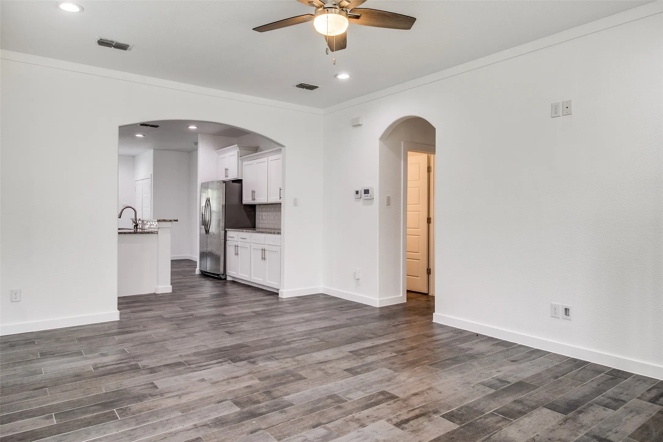 Single Family Residence For Rent in Dallas County , 3615 Pueblo Street, Dallas, Texas 75212, 5 Bedroom, 3 Bathroom, 1 Garage spaces, 2,227 Sqft, built in 2018, mls#21394025, Real Estate Agent in Dallas, Homes For Rent in Dallas county, Homes For Rent in Dallas, Realtor in Dallas Texas, Real Estate Brokerage Independent Realty Texas, Luminita Cordes Realtor
