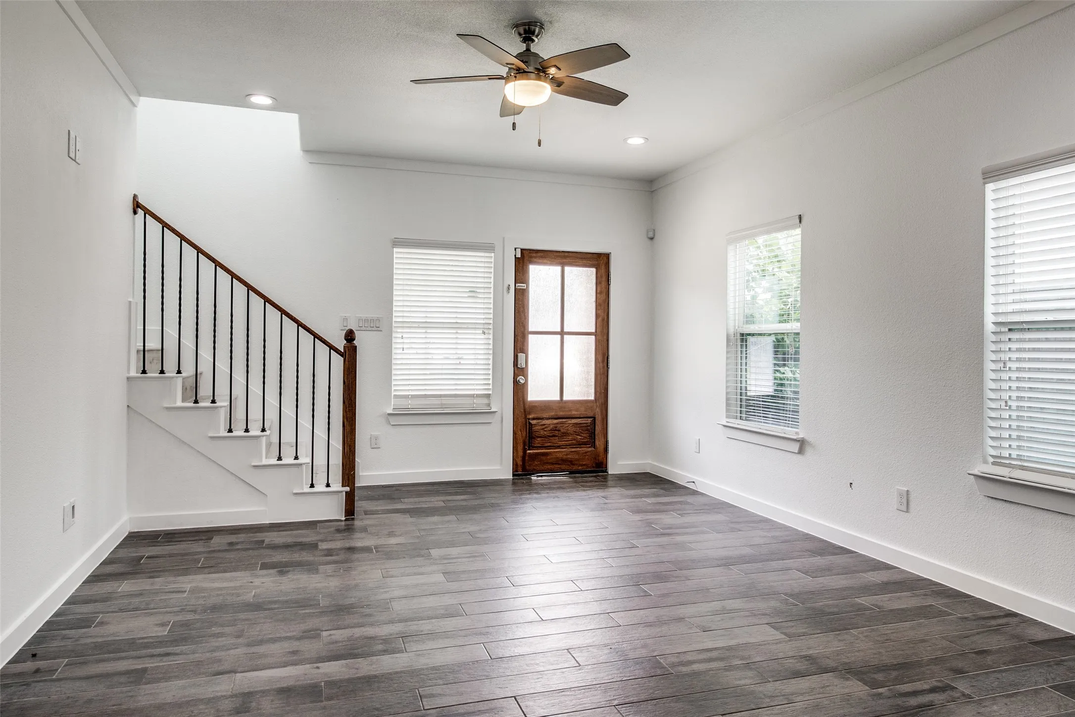 Single Family Residence For Rent in Dallas County , 3615 Pueblo Street, Dallas, Texas 75212, 5 Bedroom, 3 Bathroom, 1 Garage spaces, 2,227 Sqft, built in 2018, mls#21394025, Real Estate Agent in Dallas, Homes For Rent in Dallas county, Homes For Rent in Dallas, Realtor in Dallas Texas, Real Estate Brokerage Independent Realty Texas, Luminita Cordes Realtor