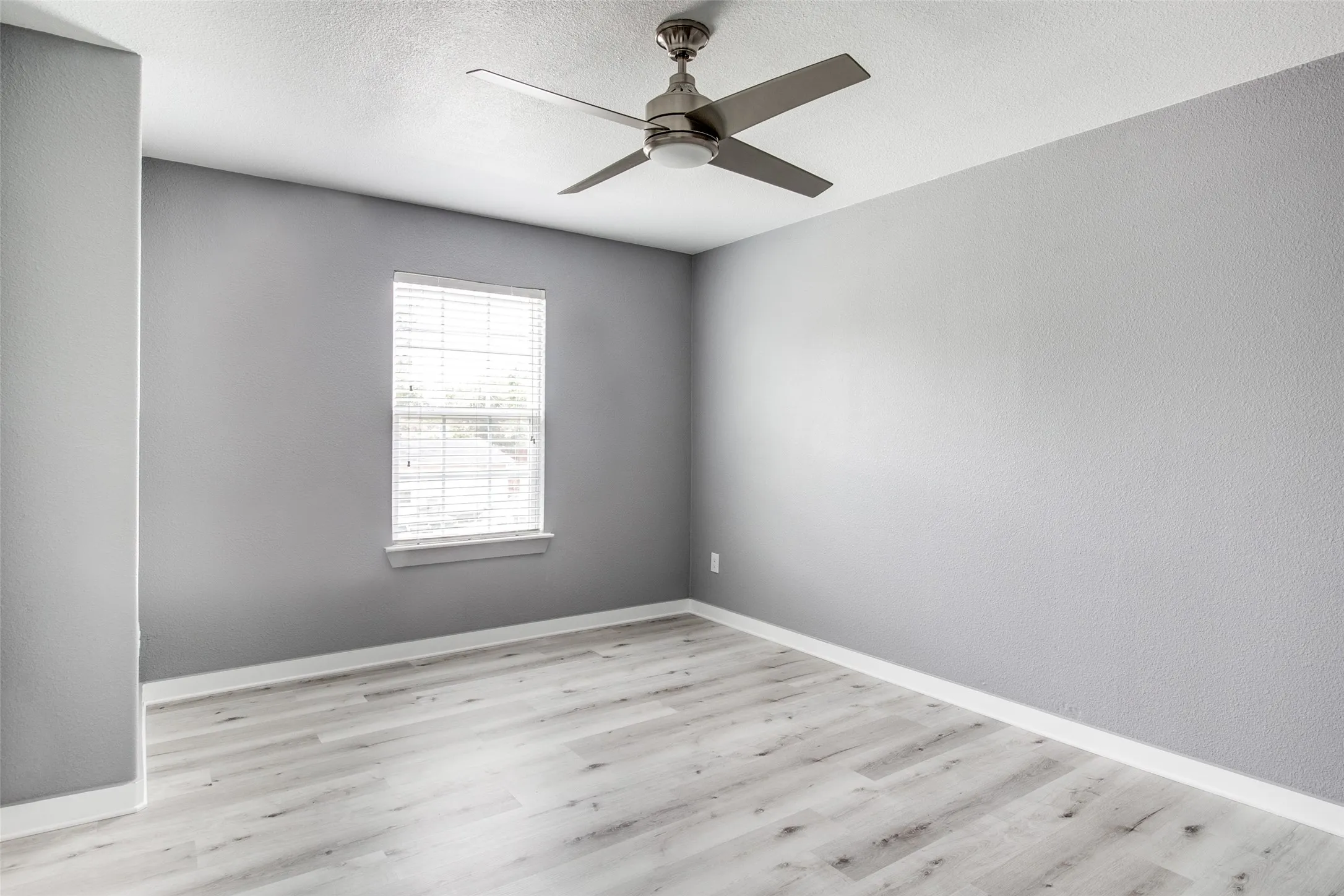 Single Family Residence For Rent in Dallas County , 3615 Pueblo Street, Dallas, Texas 75212, 5 Bedroom, 3 Bathroom, 1 Garage spaces, 2,227 Sqft, built in 2018, mls#21394025, Real Estate Agent in Dallas, Homes For Rent in Dallas county, Homes For Rent in Dallas, Realtor in Dallas Texas, Real Estate Brokerage Independent Realty Texas, Luminita Cordes Realtor