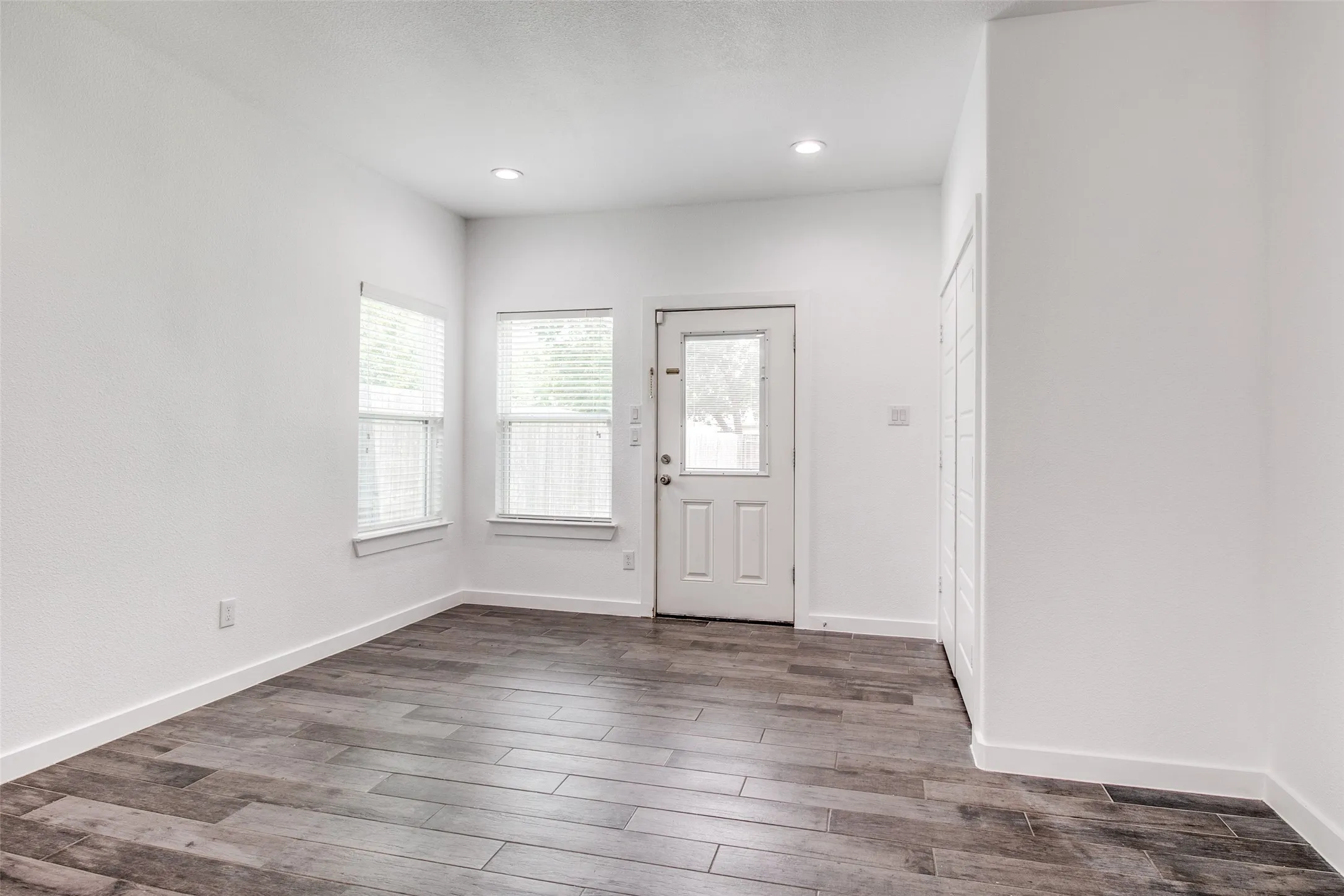 Single Family Residence For Rent in Dallas County , 3615 Pueblo Street, Dallas, Texas 75212, 5 Bedroom, 3 Bathroom, 1 Garage spaces, 2,227 Sqft, built in 2018, mls#21394025, Real Estate Agent in Dallas, Homes For Rent in Dallas county, Homes For Rent in Dallas, Realtor in Dallas Texas, Real Estate Brokerage Independent Realty Texas, Luminita Cordes Realtor