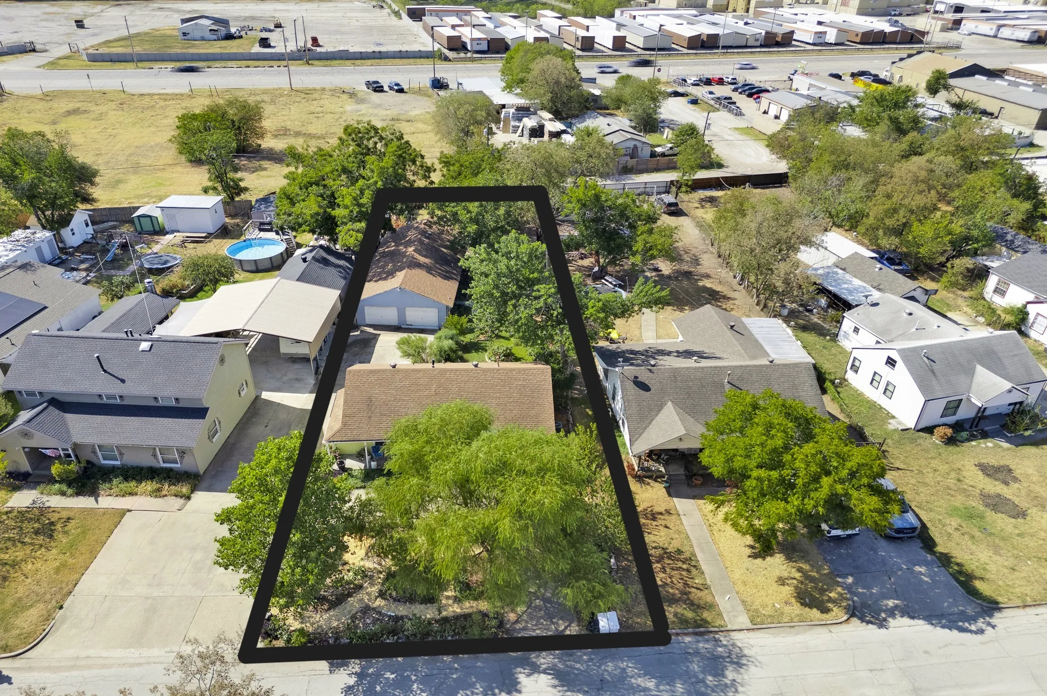 Single Family Residence For Sale in Dallas County , 3217 Trible Drive, Grand Prairie, Texas 75050, 2 Bedroom, 2 Bathroom, 5 Garage spaces, 1,200 Sqft, built in 1941, mls#21382691, Real Estate Agent in Grand Prairie, Homes For Sale in Dallas county, Homes For Sale in Grand Prairie, Realtor in Grand Prairie Texas, Real Estate Brokerage Independent Realty Texas, Luminita Cordes Realtor