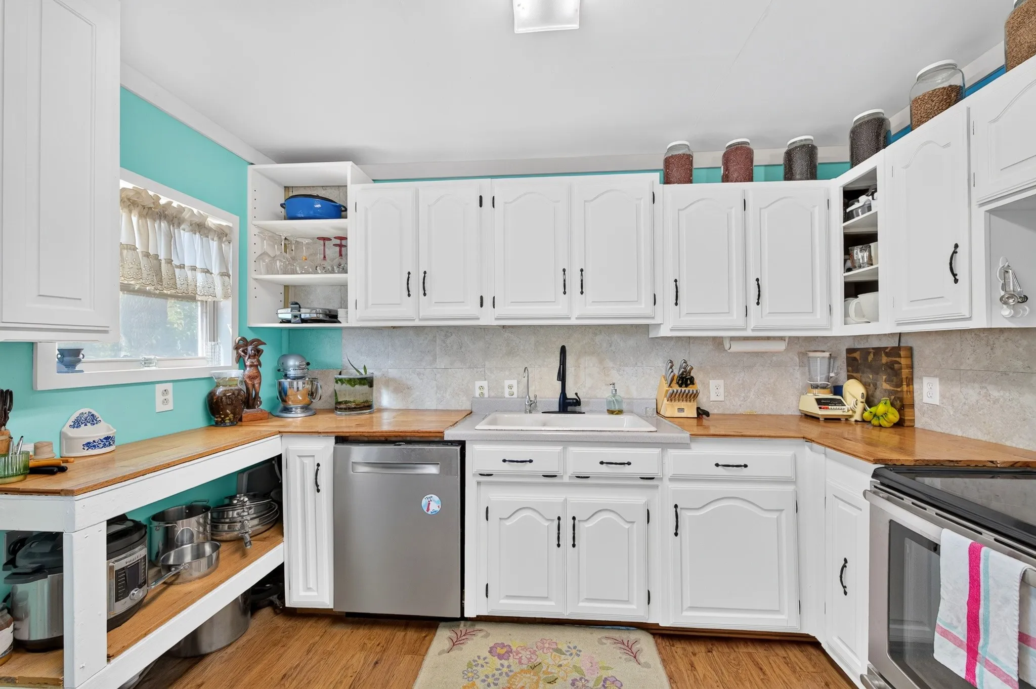 Single Family Residence For Sale in Dallas County , 3217 Trible Drive, Grand Prairie, Texas 75050, 2 Bedroom, 2 Bathroom, 5 Garage spaces, 1,200 Sqft, built in 1941, mls#21382691, Real Estate Agent in Grand Prairie, Homes For Sale in Dallas county, Homes For Sale in Grand Prairie, Realtor in Grand Prairie Texas, Real Estate Brokerage Independent Realty Texas, Luminita Cordes Realtor