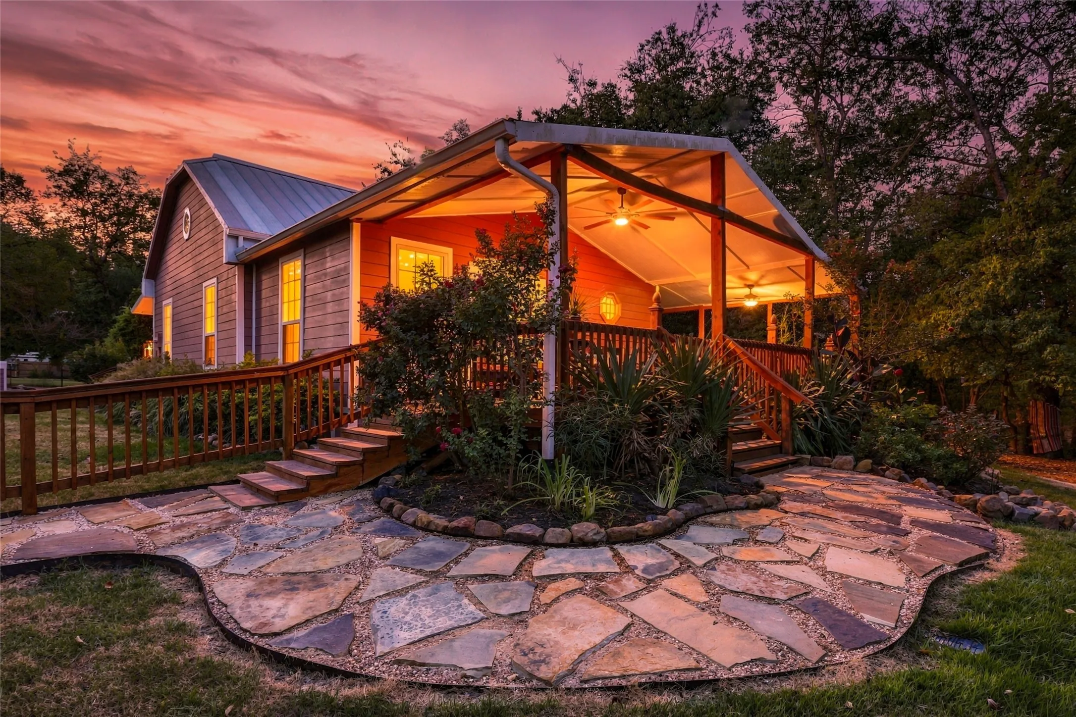 Single Family Residence For Sale in Hopkins County , 207 Commerce Street, Cumby, Texas 75433, 2 Bedroom, 1 Bathroom, Garage spaces, 1,055 Sqft, built in 1911, mls#21393957, Real Estate Agent in Cumby, Homes For Sale in Hopkins county, Homes For Sale in Cumby, Realtor in Cumby Texas, Real Estate Brokerage Independent Realty Texas, Luminita Cordes Realtor
