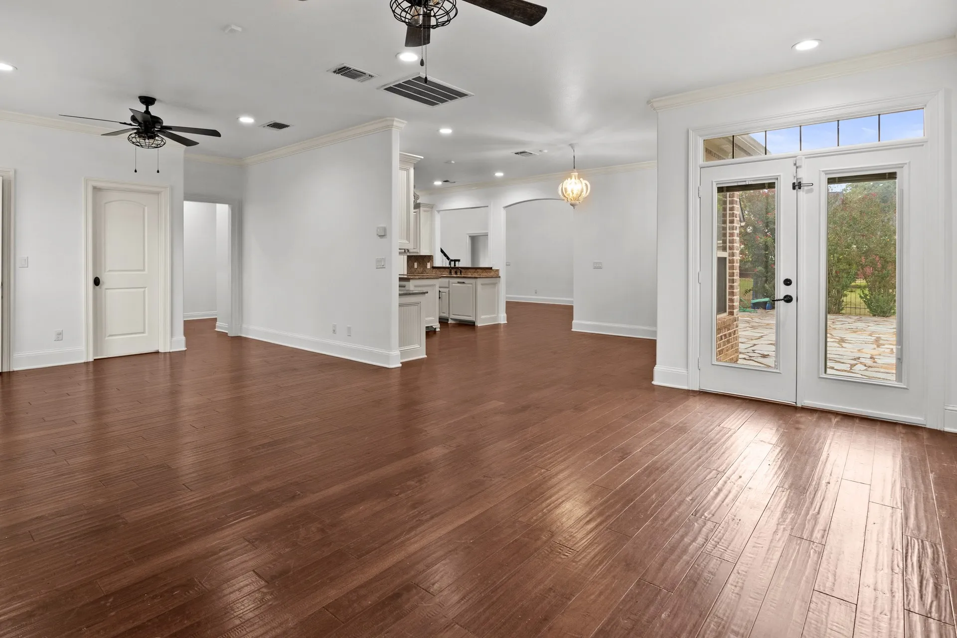 Single Family Residence For Sale in Titus County , 132 Private Road 4206, Mt Pleasant, Texas 75455, 4 Bedroom, 3 Bathroom, 2 Garage spaces, 3,051 Sqft, built in 2006, mls#21393979, Real Estate Agent in Mt Pleasant, Homes For Sale in Titus county, Homes For Sale in Mt Pleasant, Realtor in Mt Pleasant Texas, Real Estate Brokerage Independent Realty Texas, Luminita Cordes Realtor