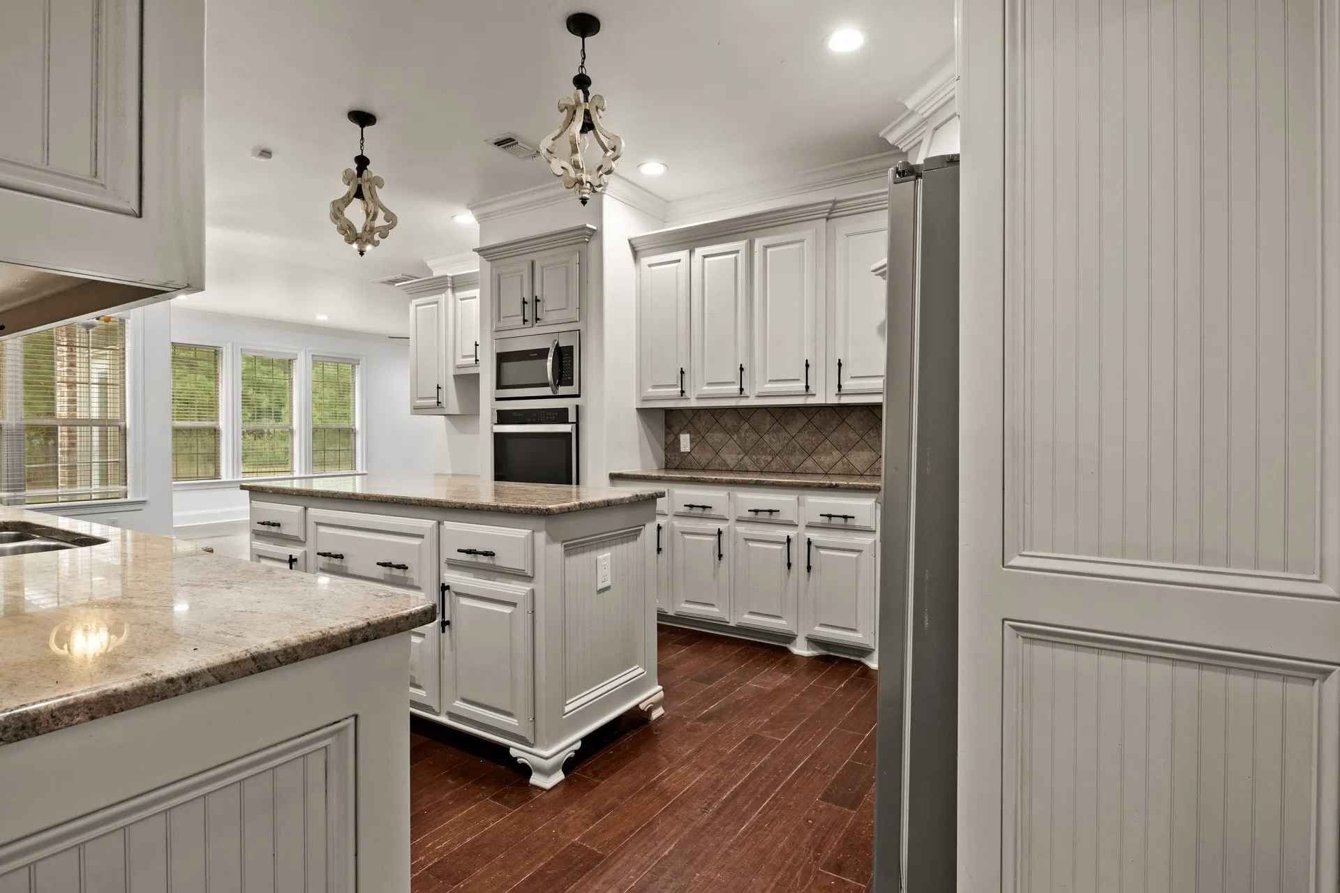 Single Family Residence For Sale in Titus County , 132 Private Road 4206, Mt Pleasant, Texas 75455, 4 Bedroom, 3 Bathroom, 2 Garage spaces, 3,051 Sqft, built in 2006, mls#21393979, Real Estate Agent in Mt Pleasant, Homes For Sale in Titus county, Homes For Sale in Mt Pleasant, Realtor in Mt Pleasant Texas, Real Estate Brokerage Independent Realty Texas, Luminita Cordes Realtor