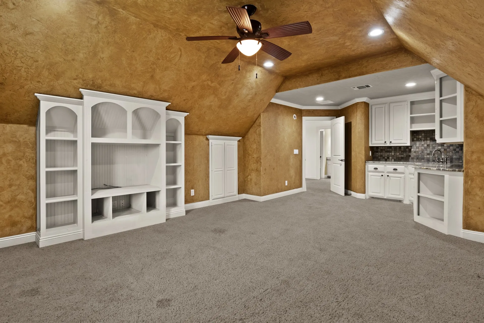 Single Family Residence For Sale in Titus County , 132 Private Road 4206, Mt Pleasant, Texas 75455, 4 Bedroom, 3 Bathroom, 2 Garage spaces, 3,051 Sqft, built in 2006, mls#21393979, Real Estate Agent in Mt Pleasant, Homes For Sale in Titus county, Homes For Sale in Mt Pleasant, Realtor in Mt Pleasant Texas, Real Estate Brokerage Independent Realty Texas, Luminita Cordes Realtor