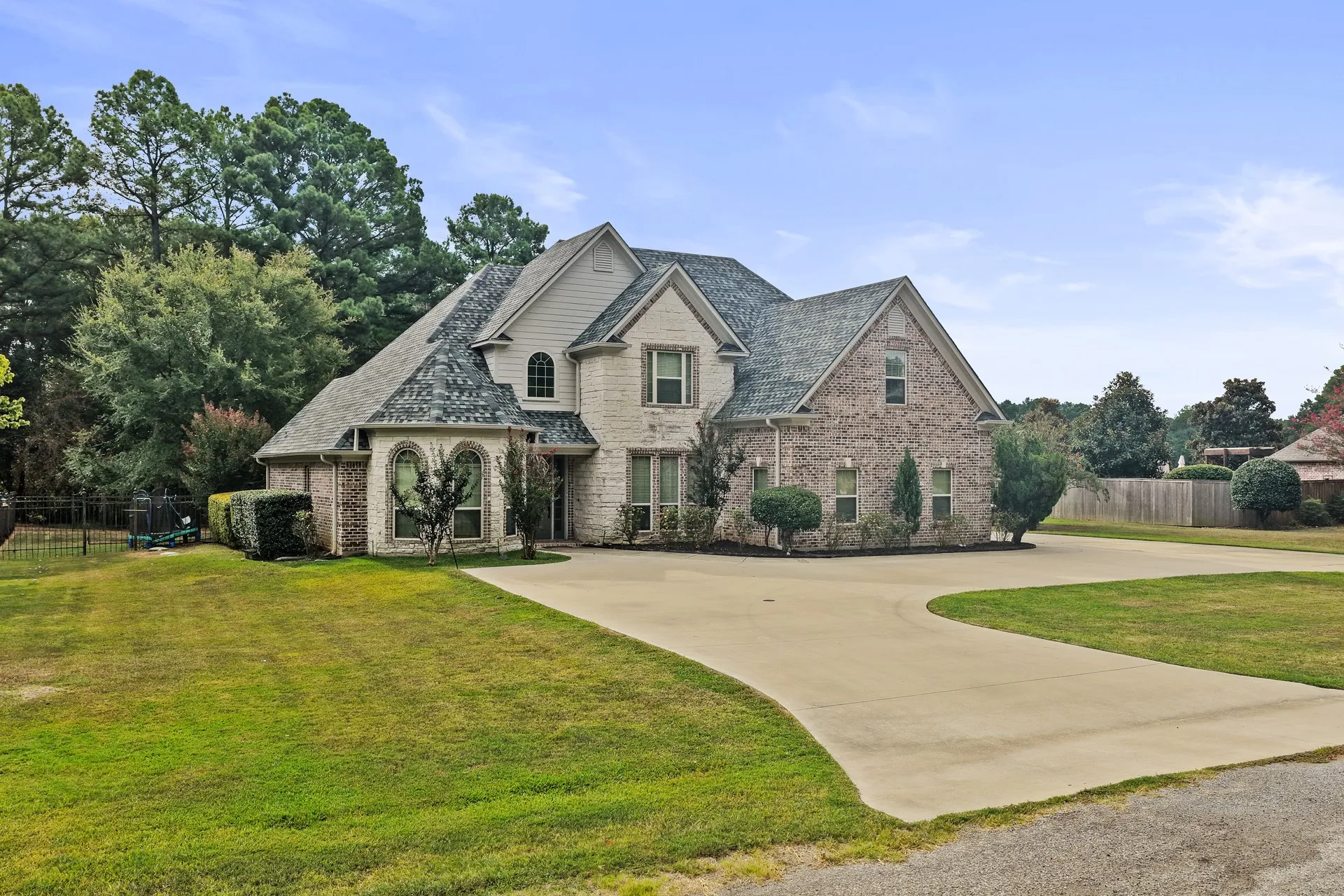 Single Family Residence For Sale in Titus County , 132 Private Road 4206, Mt Pleasant, Texas 75455, 4 Bedroom, 3 Bathroom, 2 Garage spaces, 3,051 Sqft, built in 2006, mls#21393979, Real Estate Agent in Mt Pleasant, Homes For Sale in Titus county, Homes For Sale in Mt Pleasant, Realtor in Mt Pleasant Texas, Real Estate Brokerage Independent Realty Texas, Luminita Cordes Realtor