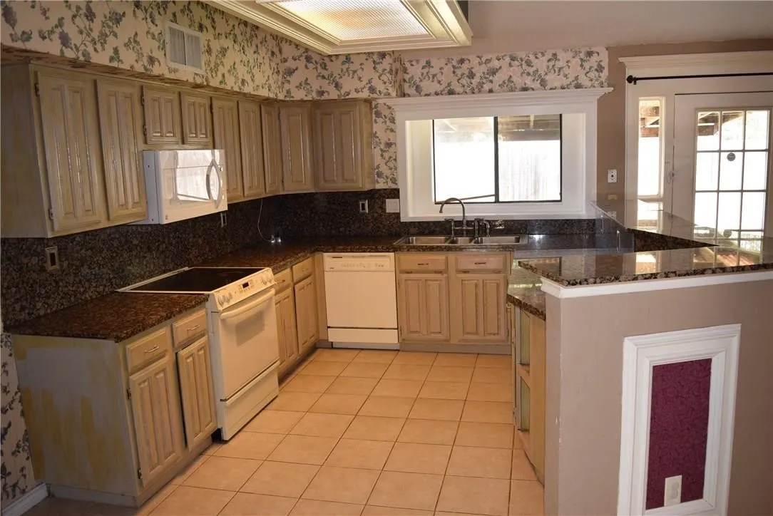 Single Family Residence For Rent in Kaufman County , 512 Rosewood Lane, Forney, Texas 75126, 4 Bedroom, 2 Bathroom, 2 Garage spaces, 1,805 Sqft, built in 1985, mls#21394031, Real Estate Agent in Forney, Homes For Rent in Kaufman county, Homes For Rent in Forney, Realtor in Forney Texas, Real Estate Brokerage Independent Realty Texas, Luminita Cordes Realtor