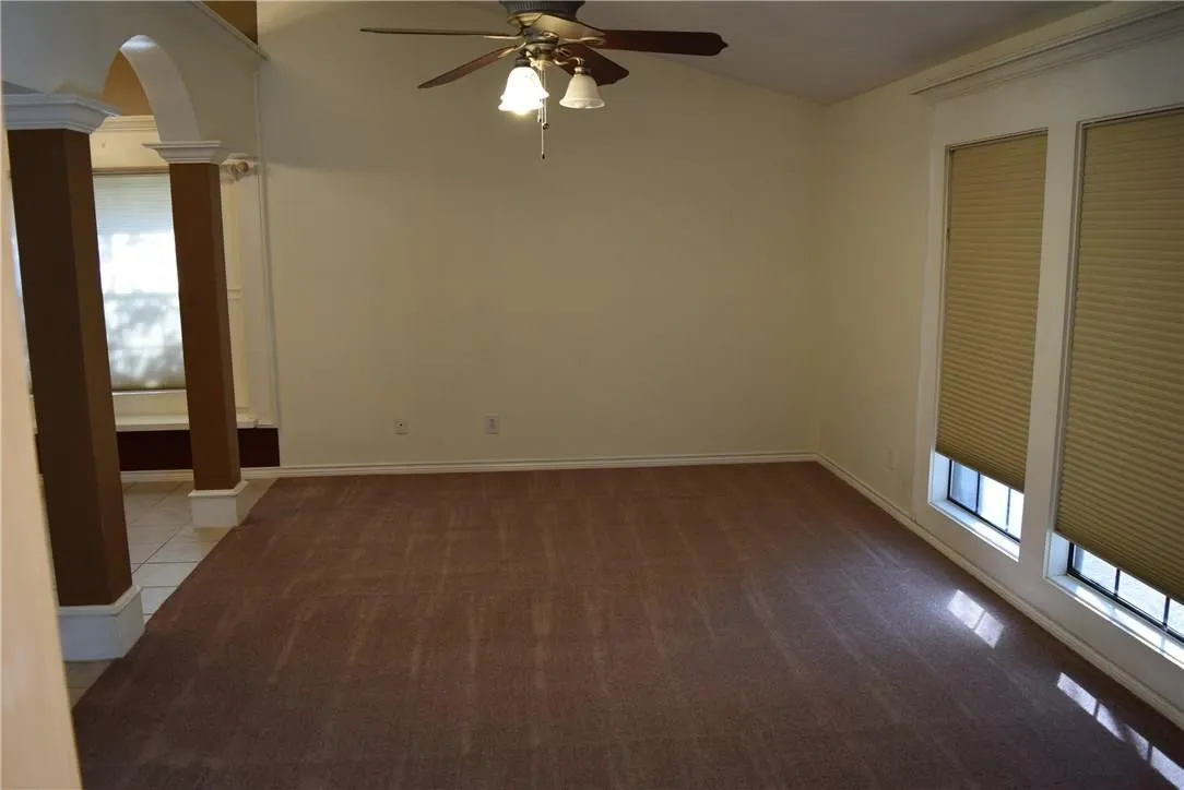 Single Family Residence For Rent in Kaufman County , 512 Rosewood Lane, Forney, Texas 75126, 4 Bedroom, 2 Bathroom, 2 Garage spaces, 1,805 Sqft, built in 1985, mls#21394031, Real Estate Agent in Forney, Homes For Rent in Kaufman county, Homes For Rent in Forney, Realtor in Forney Texas, Real Estate Brokerage Independent Realty Texas, Luminita Cordes Realtor