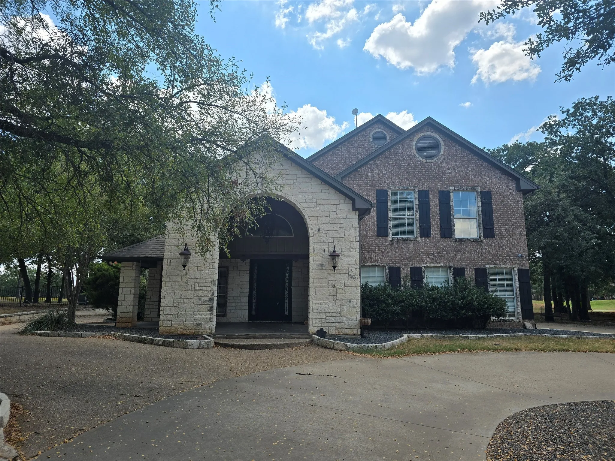 Single Family Residence For Rent in Parker County , 437 Sugar Tree Drive, Lipan, Texas 76462, 4 Bedroom, 3 Bathroom, 2 Garage spaces, 3,851 Sqft, built in 1999, mls#21394035, Real Estate Agent in Lipan, Homes For Rent in Parker county, Homes For Rent in Lipan, Realtor in Lipan Texas, Real Estate Brokerage Independent Realty Texas, Luminita Cordes Realtor