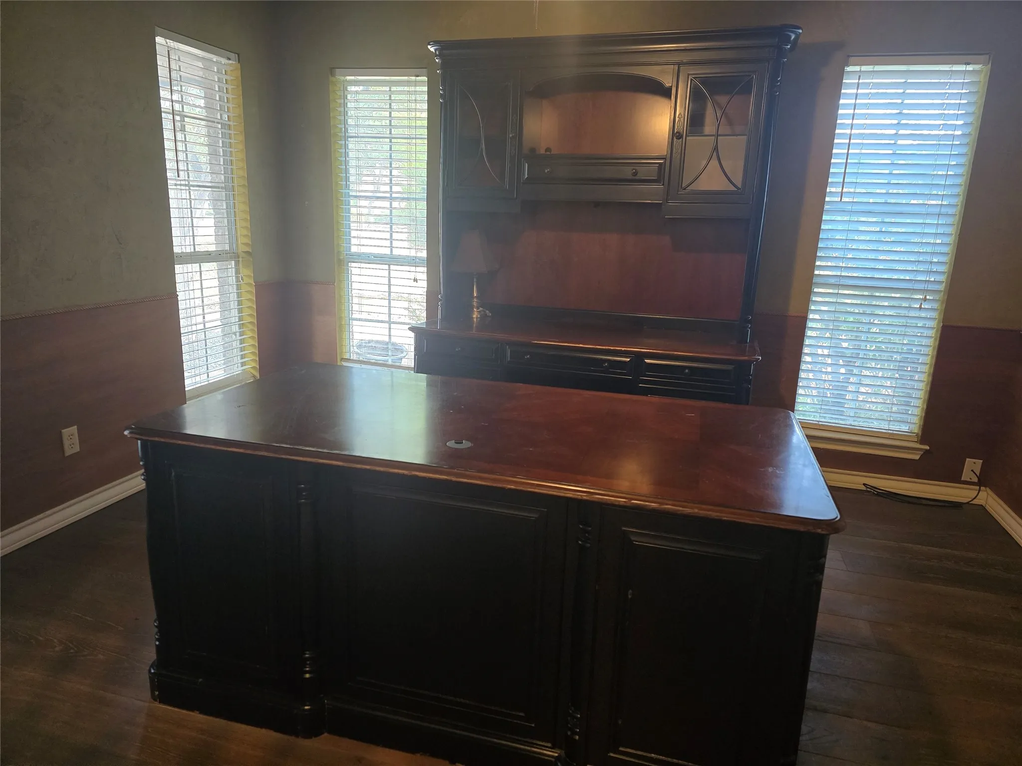 Single Family Residence For Rent in Parker County , 437 Sugar Tree Drive, Lipan, Texas 76462, 4 Bedroom, 3 Bathroom, 2 Garage spaces, 3,851 Sqft, built in 1999, mls#21394035, Real Estate Agent in Lipan, Homes For Rent in Parker county, Homes For Rent in Lipan, Realtor in Lipan Texas, Real Estate Brokerage Independent Realty Texas, Luminita Cordes Realtor