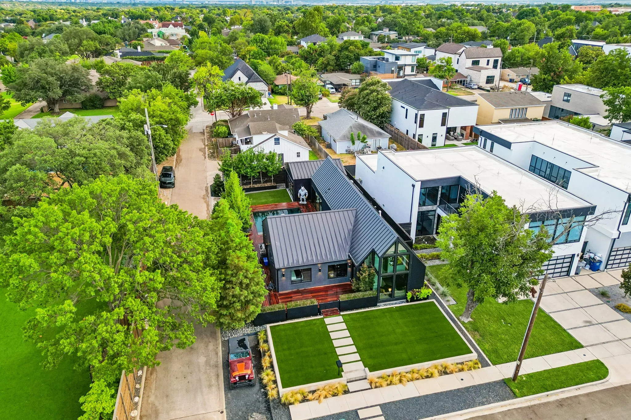 Single Family Residence For Sale in Dallas County , 4442 Bonham Street, Dallas, Texas 75229, 3 Bedroom, 3 Bathroom, 2 Garage spaces, 2,050 Sqft, built in 2021, mls#21393318, Real Estate Agent in Dallas, Homes For Sale in Dallas county, Homes For Sale in Dallas, Realtor in Dallas Texas, Real Estate Brokerage Independent Realty Texas, Luminita Cordes Realtor