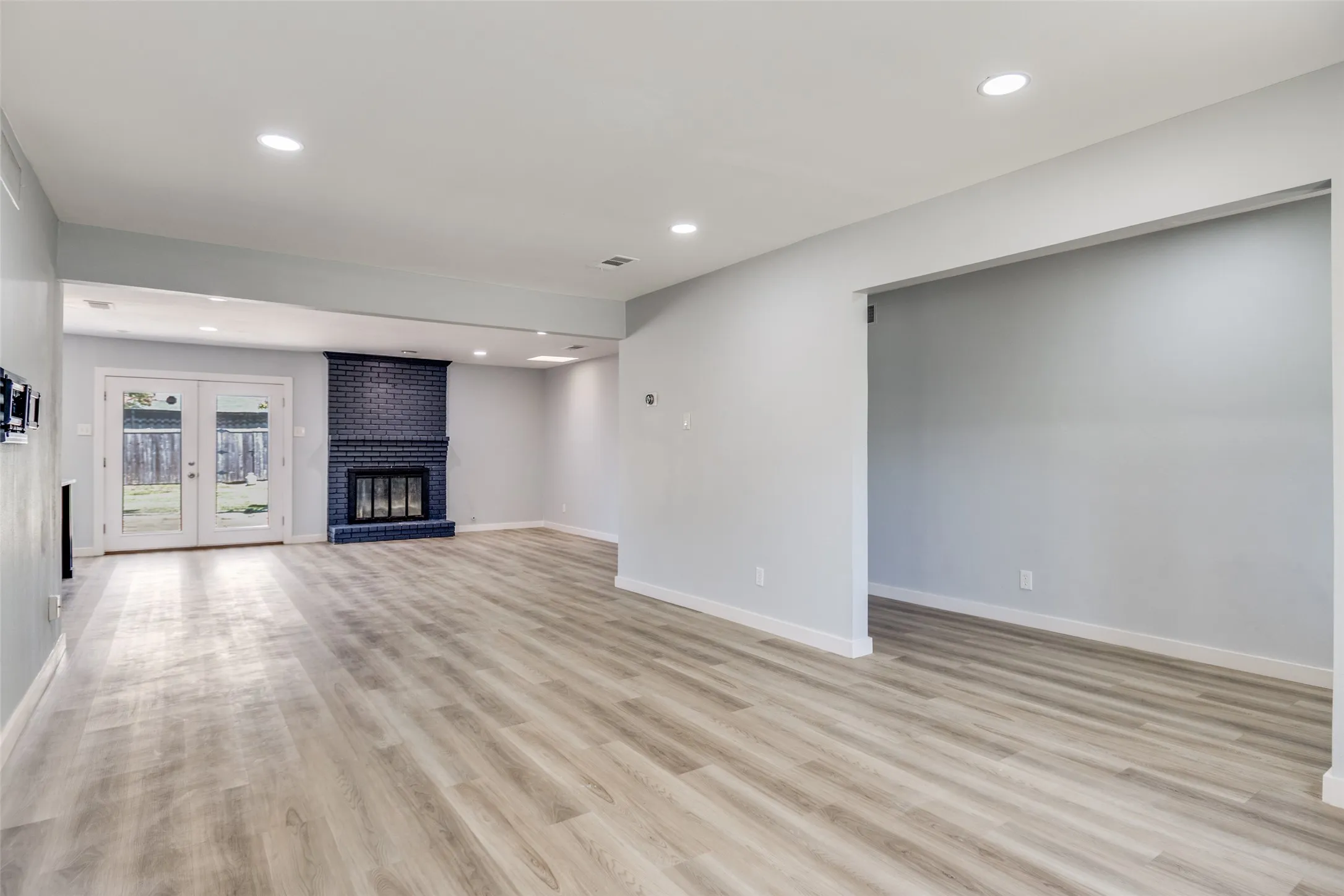 Single Family Residence For Rent in Dallas County , 3647 Whitehall Drive, Dallas, Texas 75229, 3 Bedroom, 2 Bathroom, 2 Garage spaces, 1,890 Sqft, built in 1958, mls#21389865, Real Estate Agent in Dallas, Homes For Rent in Dallas county, Homes For Rent in Dallas, Realtor in Dallas Texas, Real Estate Brokerage Independent Realty Texas, Luminita Cordes Realtor