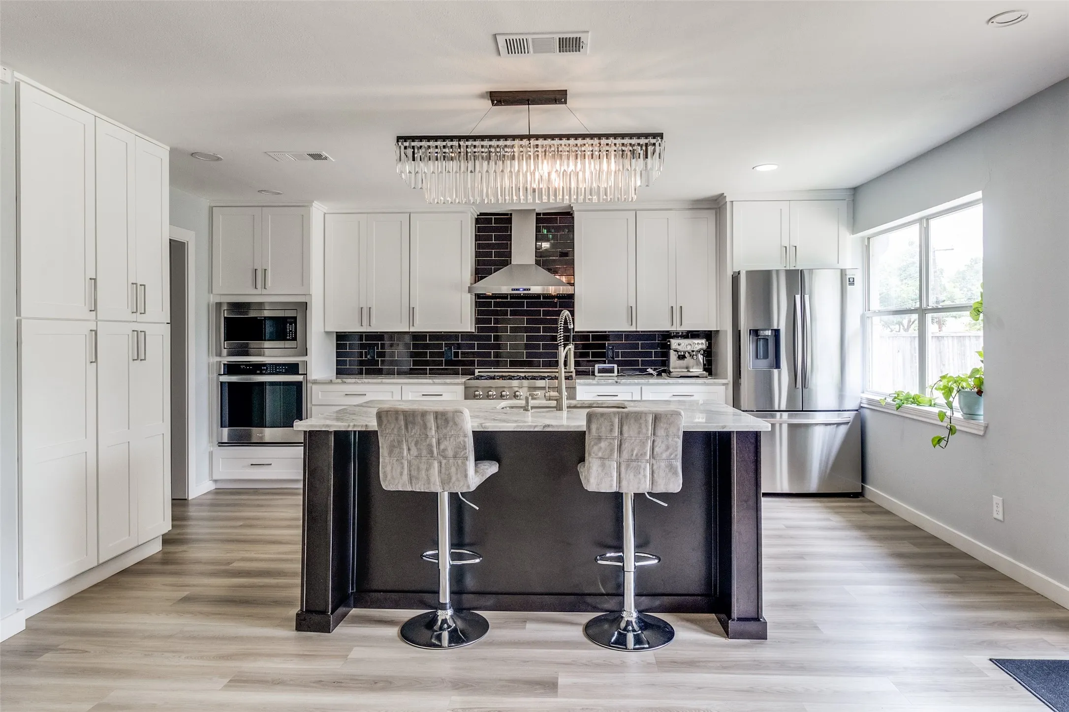 Single Family Residence For Rent in Dallas County , 3647 Whitehall Drive, Dallas, Texas 75229, 3 Bedroom, 2 Bathroom, 2 Garage spaces, 1,890 Sqft, built in 1958, mls#21389865, Real Estate Agent in Dallas, Homes For Rent in Dallas county, Homes For Rent in Dallas, Realtor in Dallas Texas, Real Estate Brokerage Independent Realty Texas, Luminita Cordes Realtor