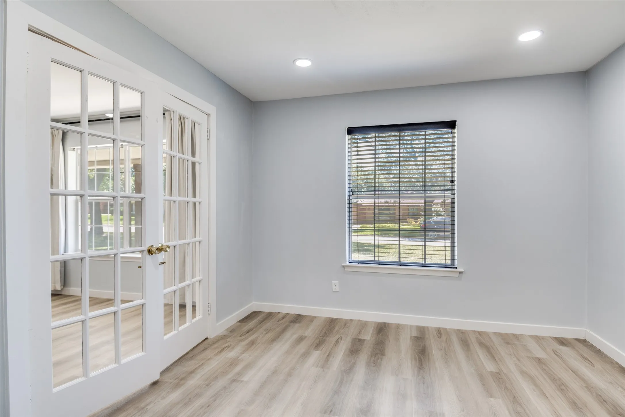 Single Family Residence For Rent in Dallas County , 3647 Whitehall Drive, Dallas, Texas 75229, 3 Bedroom, 2 Bathroom, 2 Garage spaces, 1,890 Sqft, built in 1958, mls#21389865, Real Estate Agent in Dallas, Homes For Rent in Dallas county, Homes For Rent in Dallas, Realtor in Dallas Texas, Real Estate Brokerage Independent Realty Texas, Luminita Cordes Realtor