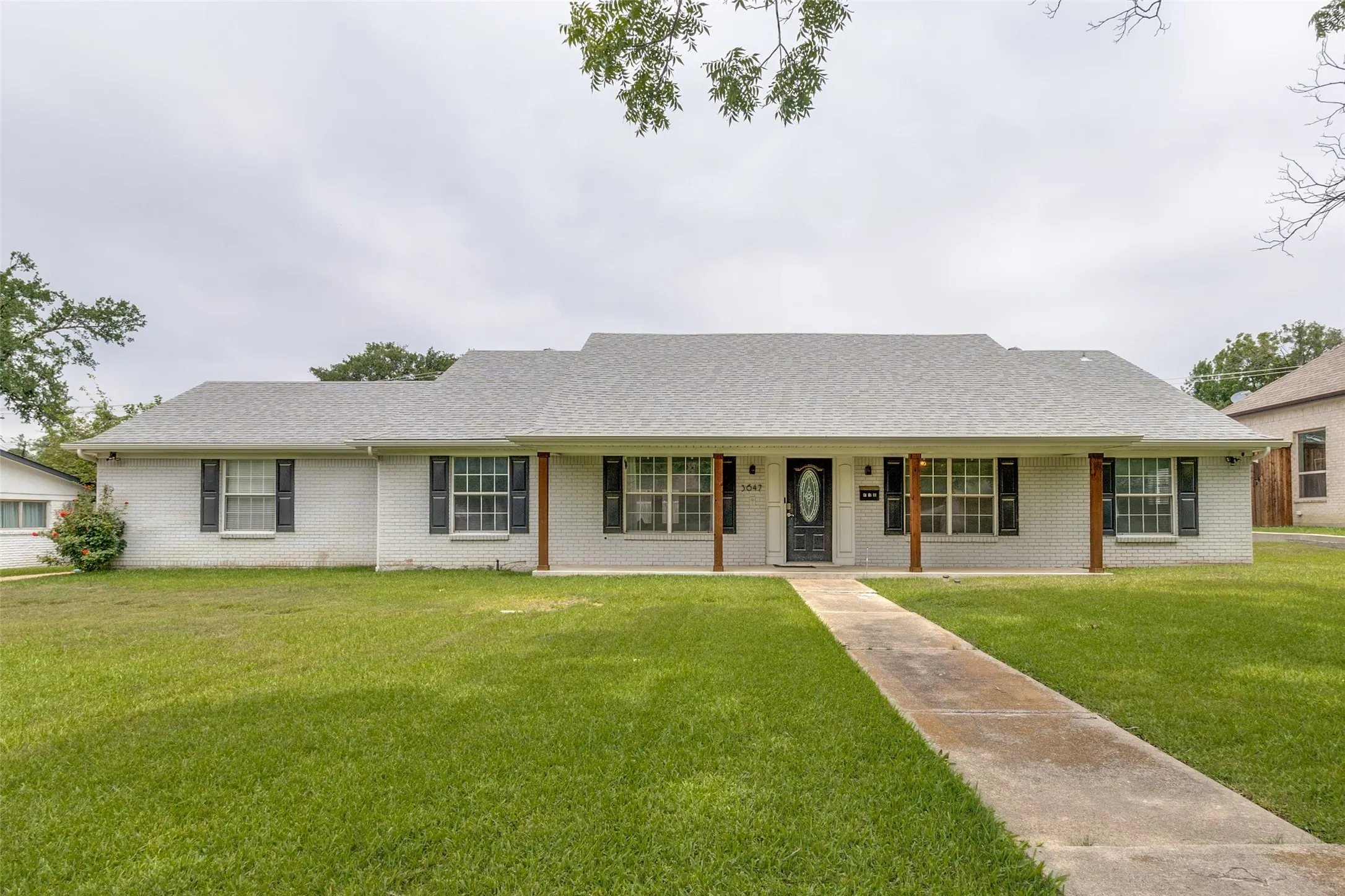 Single Family Residence For Rent in Dallas County , 3647 Whitehall Drive, Dallas, Texas 75229, 3 Bedroom, 2 Bathroom, 2 Garage spaces, 1,890 Sqft, built in 1958, mls#21389865, Real Estate Agent in Dallas, Homes For Rent in Dallas county, Homes For Rent in Dallas, Realtor in Dallas Texas, Real Estate Brokerage Independent Realty Texas, Luminita Cordes Realtor