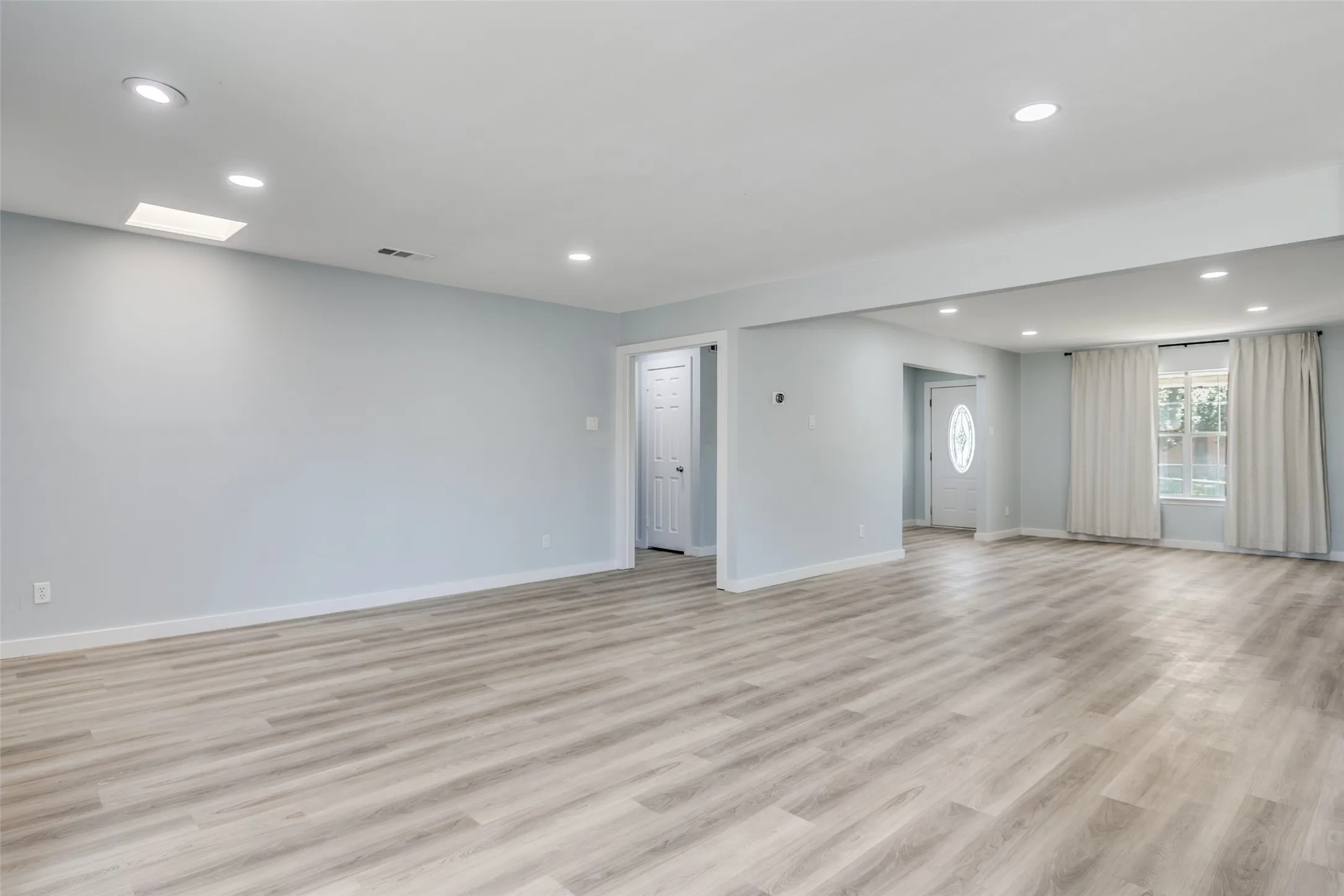 Single Family Residence For Rent in Dallas County , 3647 Whitehall Drive, Dallas, Texas 75229, 3 Bedroom, 2 Bathroom, 2 Garage spaces, 1,890 Sqft, built in 1958, mls#21389865, Real Estate Agent in Dallas, Homes For Rent in Dallas county, Homes For Rent in Dallas, Realtor in Dallas Texas, Real Estate Brokerage Independent Realty Texas, Luminita Cordes Realtor