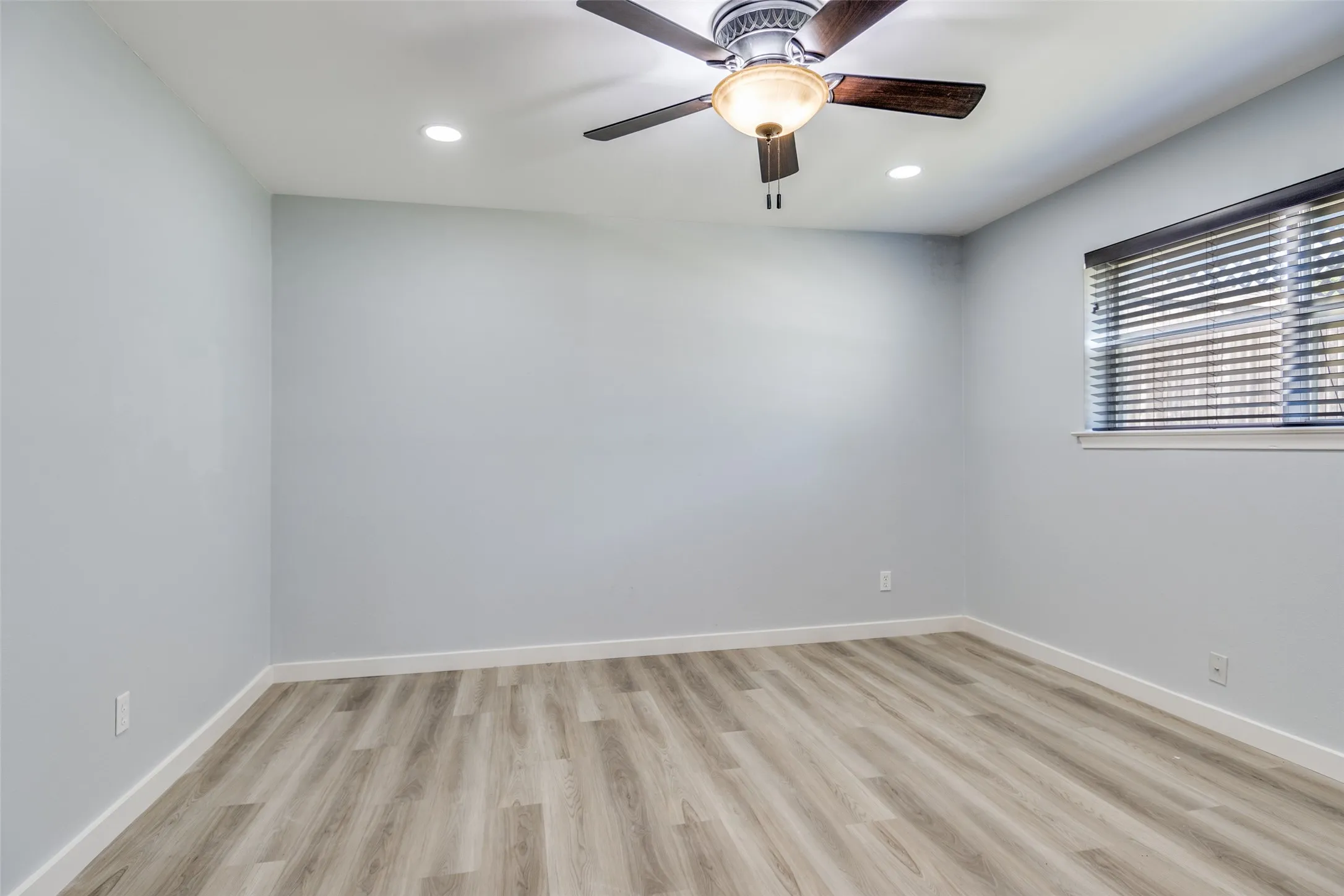 Single Family Residence For Rent in Dallas County , 3647 Whitehall Drive, Dallas, Texas 75229, 3 Bedroom, 2 Bathroom, 2 Garage spaces, 1,890 Sqft, built in 1958, mls#21389865, Real Estate Agent in Dallas, Homes For Rent in Dallas county, Homes For Rent in Dallas, Realtor in Dallas Texas, Real Estate Brokerage Independent Realty Texas, Luminita Cordes Realtor