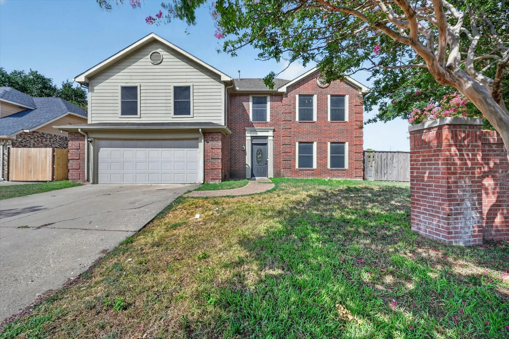 Single Family Residence For Rent in Dallas County , 4301 Hudson Avenue, Grand Prairie, Texas 75052, 4 Bedroom, 3 Bathroom, 2 Garage spaces, 2,229 Sqft, built in 1986, mls#21394037, Real Estate Agent in Grand Prairie, Homes For Rent in Dallas county, Homes For Rent in Grand Prairie, Realtor in Grand Prairie Texas, Real Estate Brokerage Independent Realty Texas, Luminita Cordes Realtor