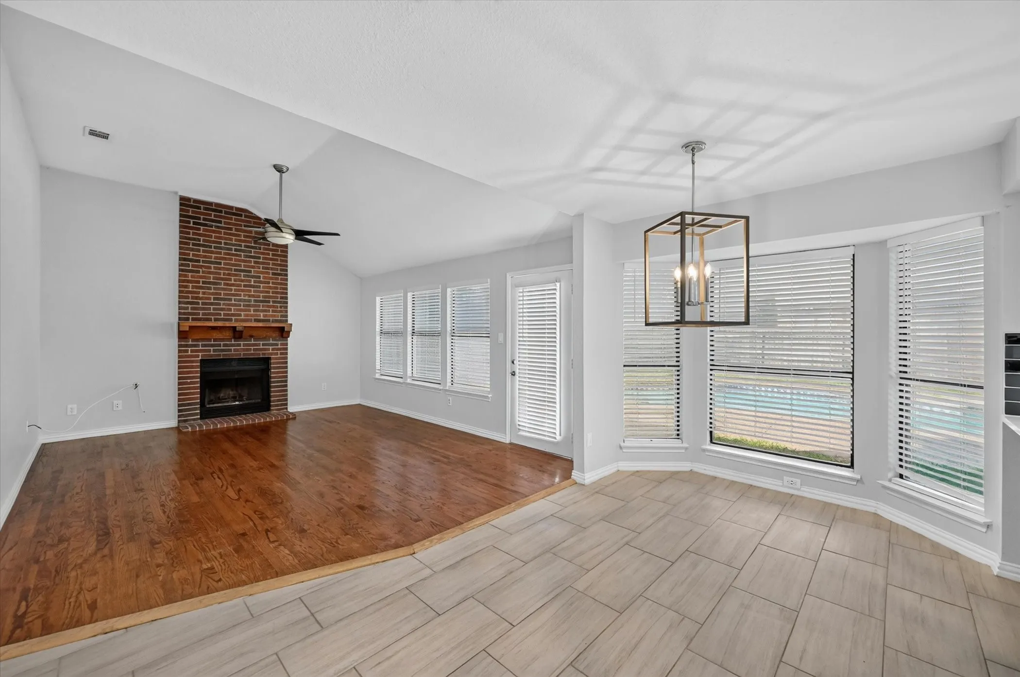 Single Family Residence For Rent in Dallas County , 4301 Hudson Avenue, Grand Prairie, Texas 75052, 4 Bedroom, 3 Bathroom, 2 Garage spaces, 2,229 Sqft, built in 1986, mls#21394037, Real Estate Agent in Grand Prairie, Homes For Rent in Dallas county, Homes For Rent in Grand Prairie, Realtor in Grand Prairie Texas, Real Estate Brokerage Independent Realty Texas, Luminita Cordes Realtor