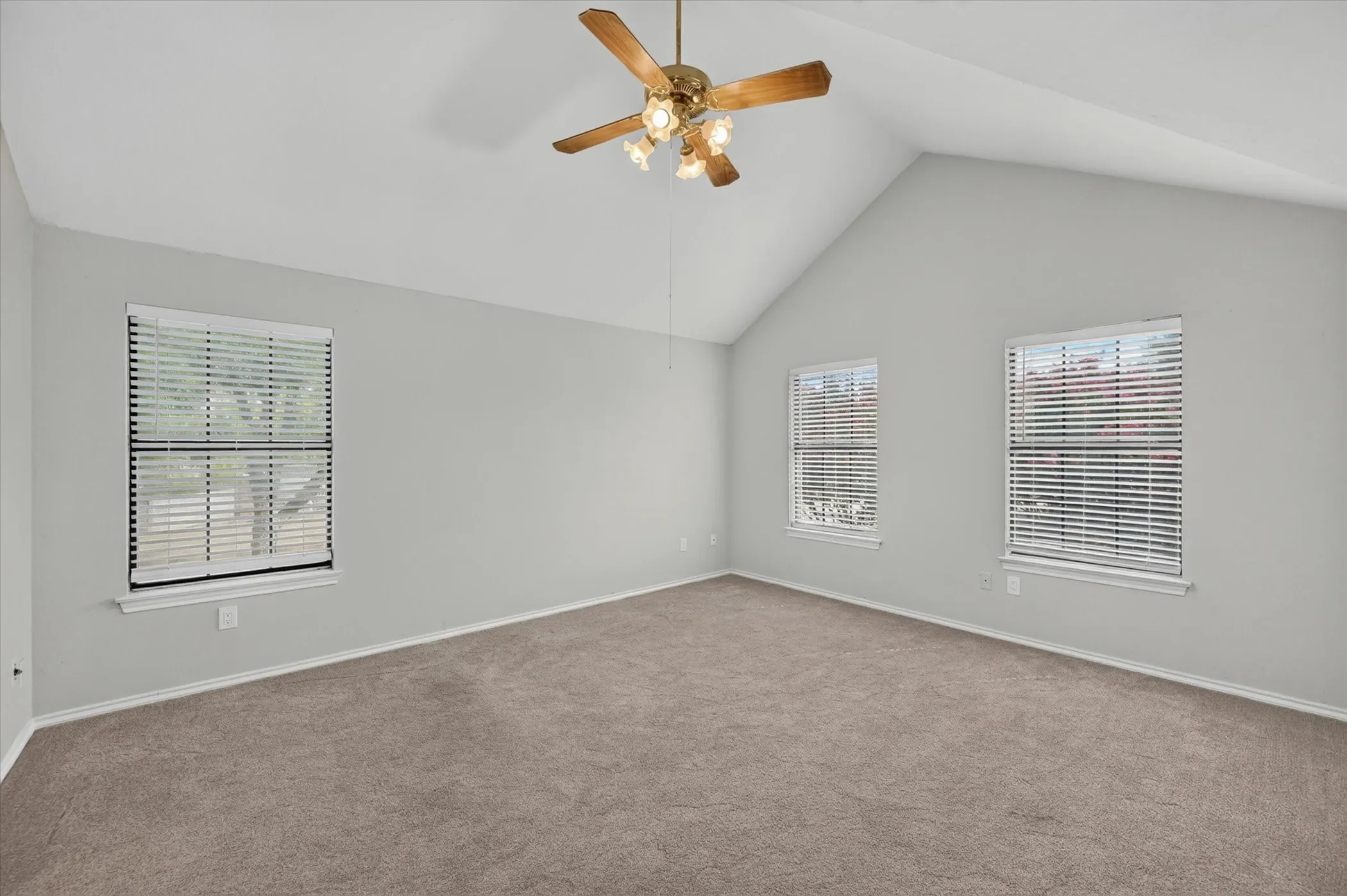 Single Family Residence For Rent in Dallas County , 4301 Hudson Avenue, Grand Prairie, Texas 75052, 4 Bedroom, 3 Bathroom, 2 Garage spaces, 2,229 Sqft, built in 1986, mls#21394037, Real Estate Agent in Grand Prairie, Homes For Rent in Dallas county, Homes For Rent in Grand Prairie, Realtor in Grand Prairie Texas, Real Estate Brokerage Independent Realty Texas, Luminita Cordes Realtor
