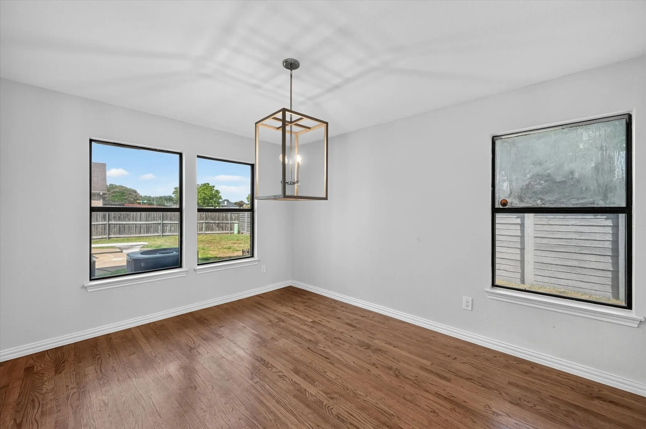 Single Family Residence For Rent in Dallas County , 4301 Hudson Avenue, Grand Prairie, Texas 75052, 4 Bedroom, 3 Bathroom, 2 Garage spaces, 2,229 Sqft, built in 1986, mls#21394037, Real Estate Agent in Grand Prairie, Homes For Rent in Dallas county, Homes For Rent in Grand Prairie, Realtor in Grand Prairie Texas, Real Estate Brokerage Independent Realty Texas, Luminita Cordes Realtor