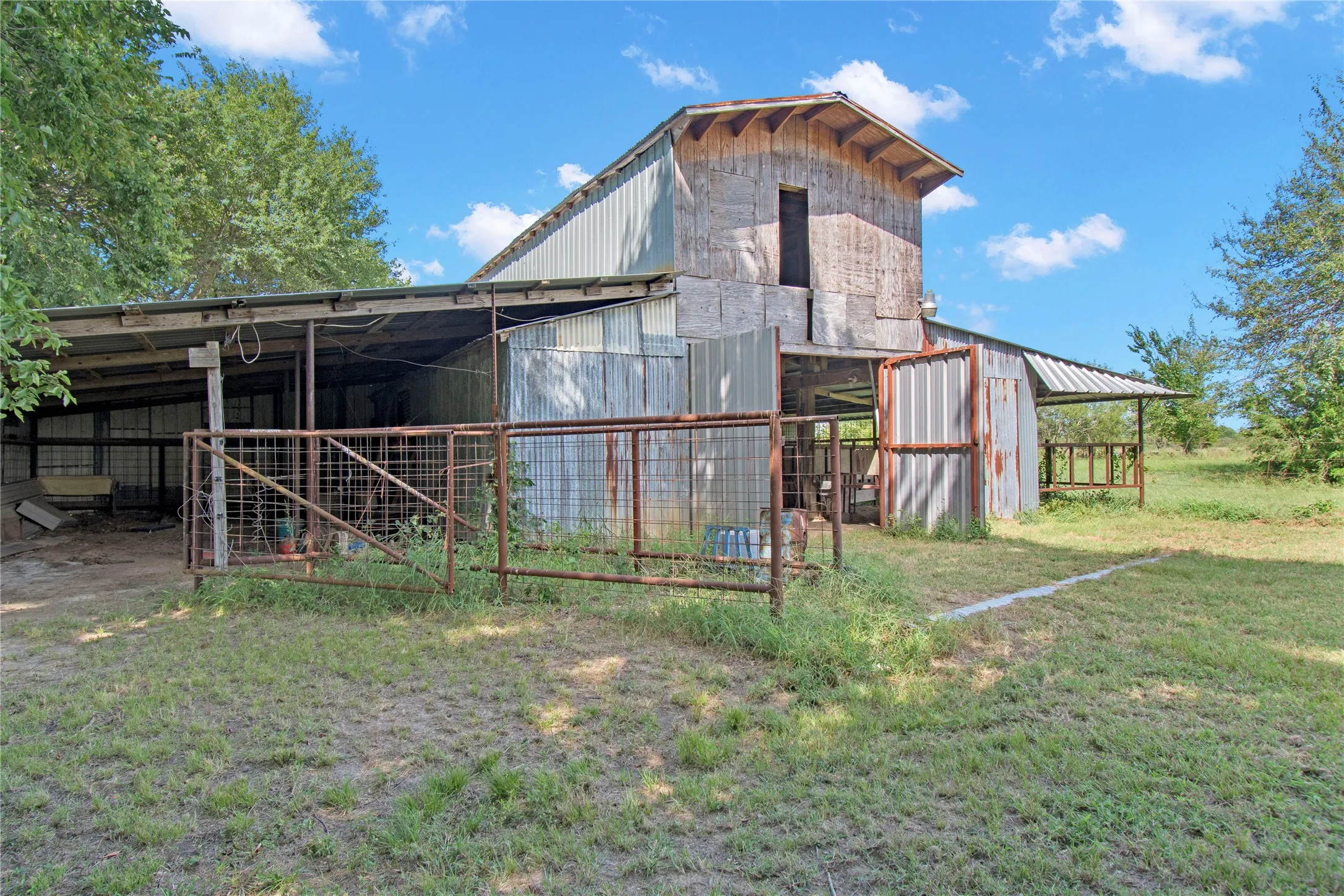 Farm For Rent in Navarro County , 1714 FM 667, Purdon, Texas 76679, 3 Bedroom, 3 Bathroom, Garage spaces, 1,960 Sqft, built in 1998, mls#21394050, Real Estate Agent in Purdon, Homes For Rent in Navarro county, Homes For Rent in Purdon, Realtor in Purdon Texas, Real Estate Brokerage Independent Realty Texas, Luminita Cordes Realtor