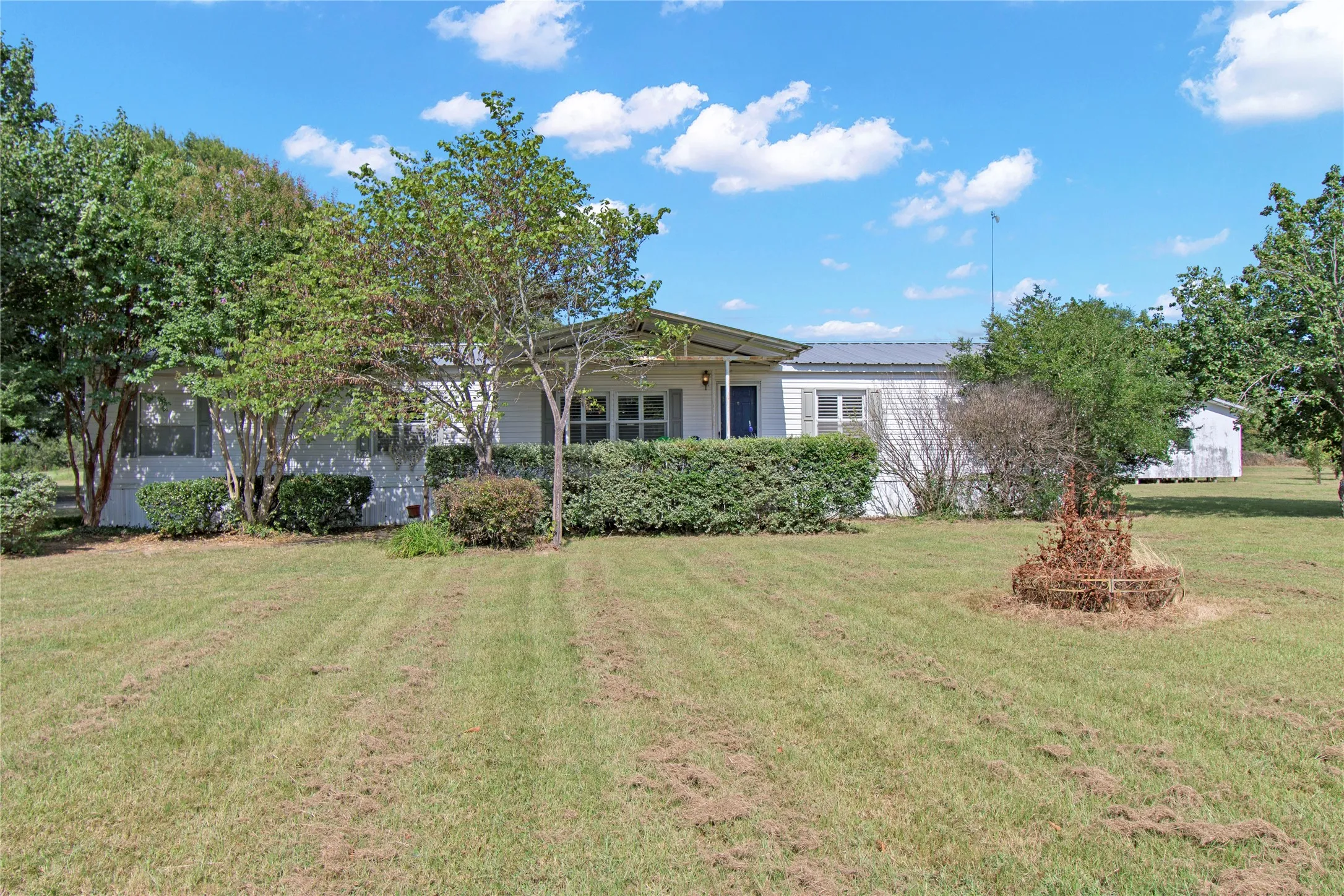 Farm For Rent in Navarro County , 1714 FM 667, Purdon, Texas 76679, 3 Bedroom, 3 Bathroom, Garage spaces, 1,960 Sqft, built in 1998, mls#21394050, Real Estate Agent in Purdon, Homes For Rent in Navarro county, Homes For Rent in Purdon, Realtor in Purdon Texas, Real Estate Brokerage Independent Realty Texas, Luminita Cordes Realtor
