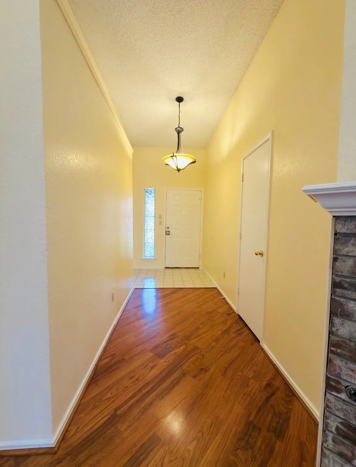 Single Family Residence For Sale in Denton County , 2077 Sundance Court, Lewisville, Texas 75067, 3 Bedroom, 2 Bathroom, 1 Garage spaces, 1,279 Sqft, built in 1993, mls#21394053, Real Estate Agent in Lewisville, Homes For Sale in Denton county, Homes For Sale in Lewisville, Realtor in Lewisville Texas, Real Estate Brokerage Independent Realty Texas, Luminita Cordes Realtor
