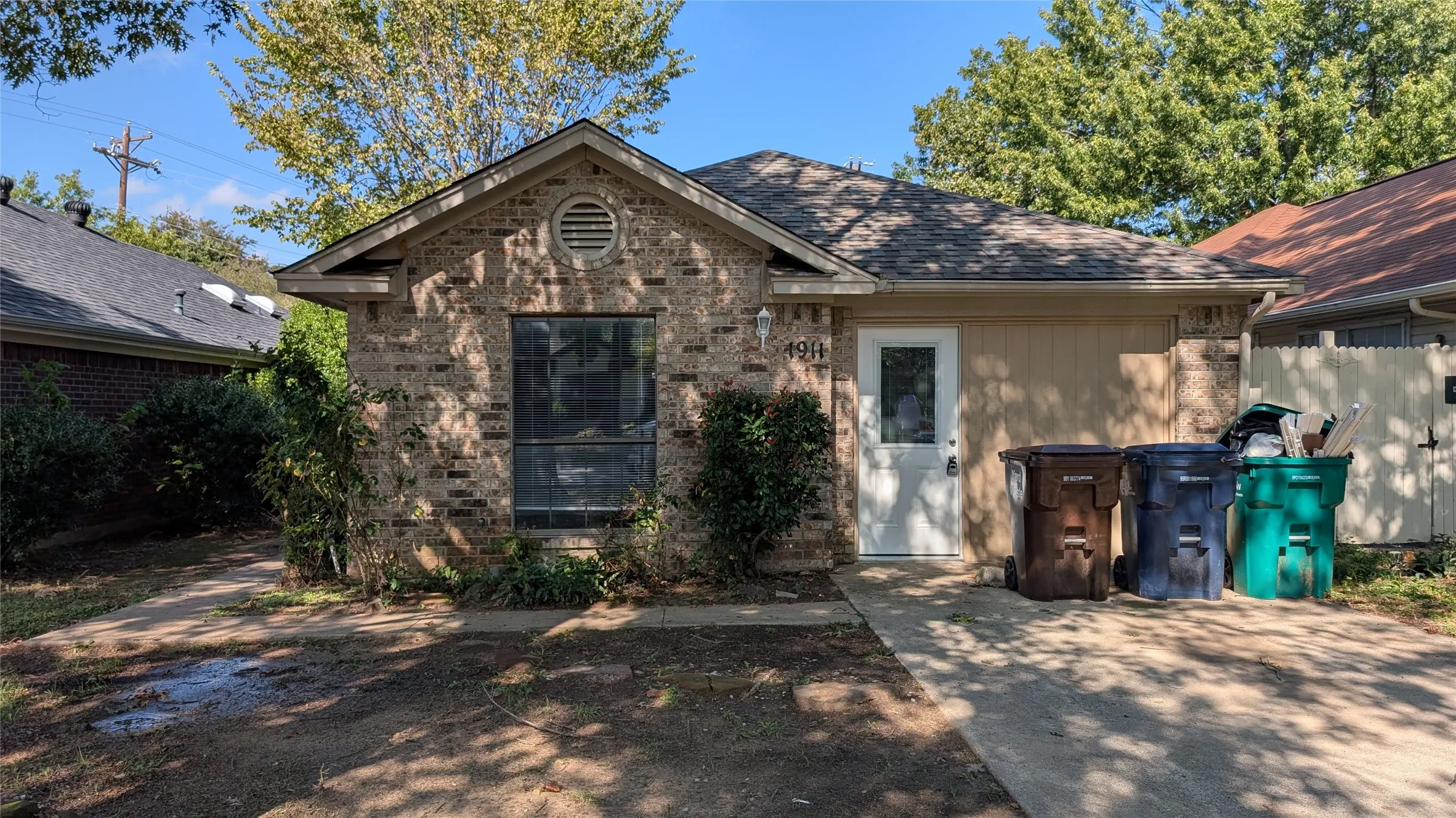 Single Family Residence For Rent in Denton County , 1911 Mack Place, Denton, Texas 76209, 4 Bedroom, 2 Bathroom, Garage spaces, 1,413 Sqft, built in 1986, mls#21394057, Real Estate Agent in Denton, Homes For Rent in Denton county, Homes For Rent in Denton, Realtor in Denton Texas, Real Estate Brokerage Independent Realty Texas, Luminita Cordes Realtor