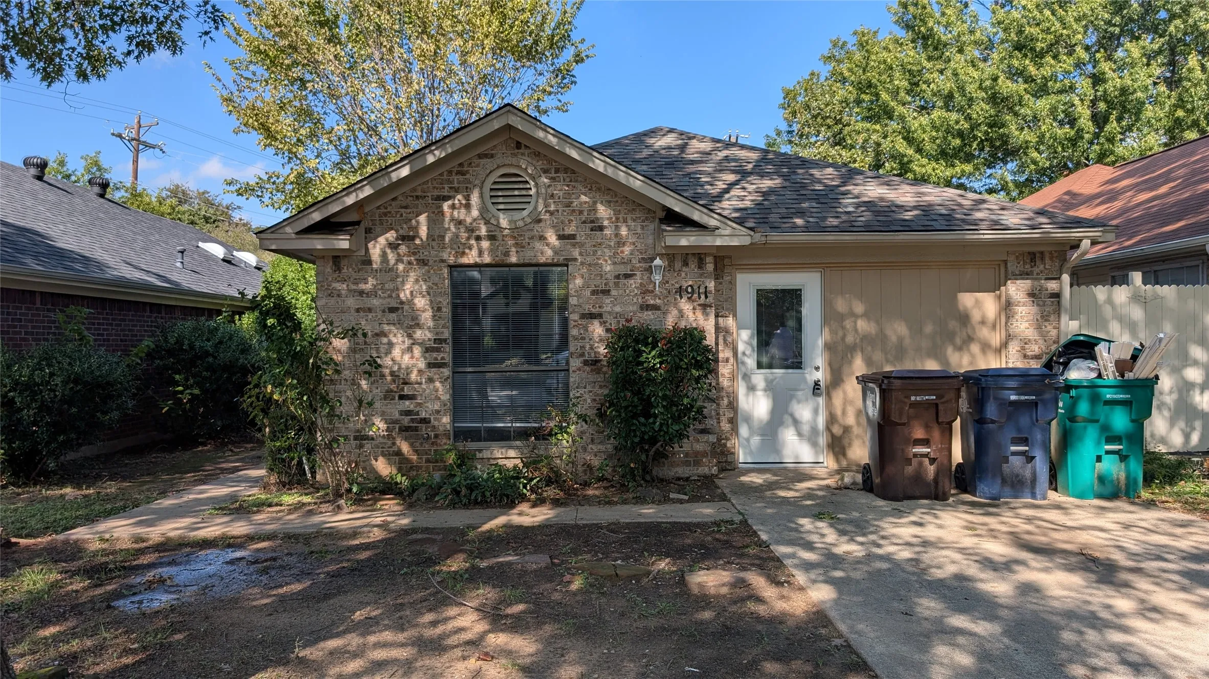 Single Family Residence For Rent in Denton County , 1911 Mack Place, Denton, Texas 76209, 4 Bedroom, 2 Bathroom, Garage spaces, 1,413 Sqft, built in 1986, mls#21394057, Real Estate Agent in Denton, Homes For Rent in Denton county, Homes For Rent in Denton, Realtor in Denton Texas, Real Estate Brokerage Independent Realty Texas, Luminita Cordes Realtor