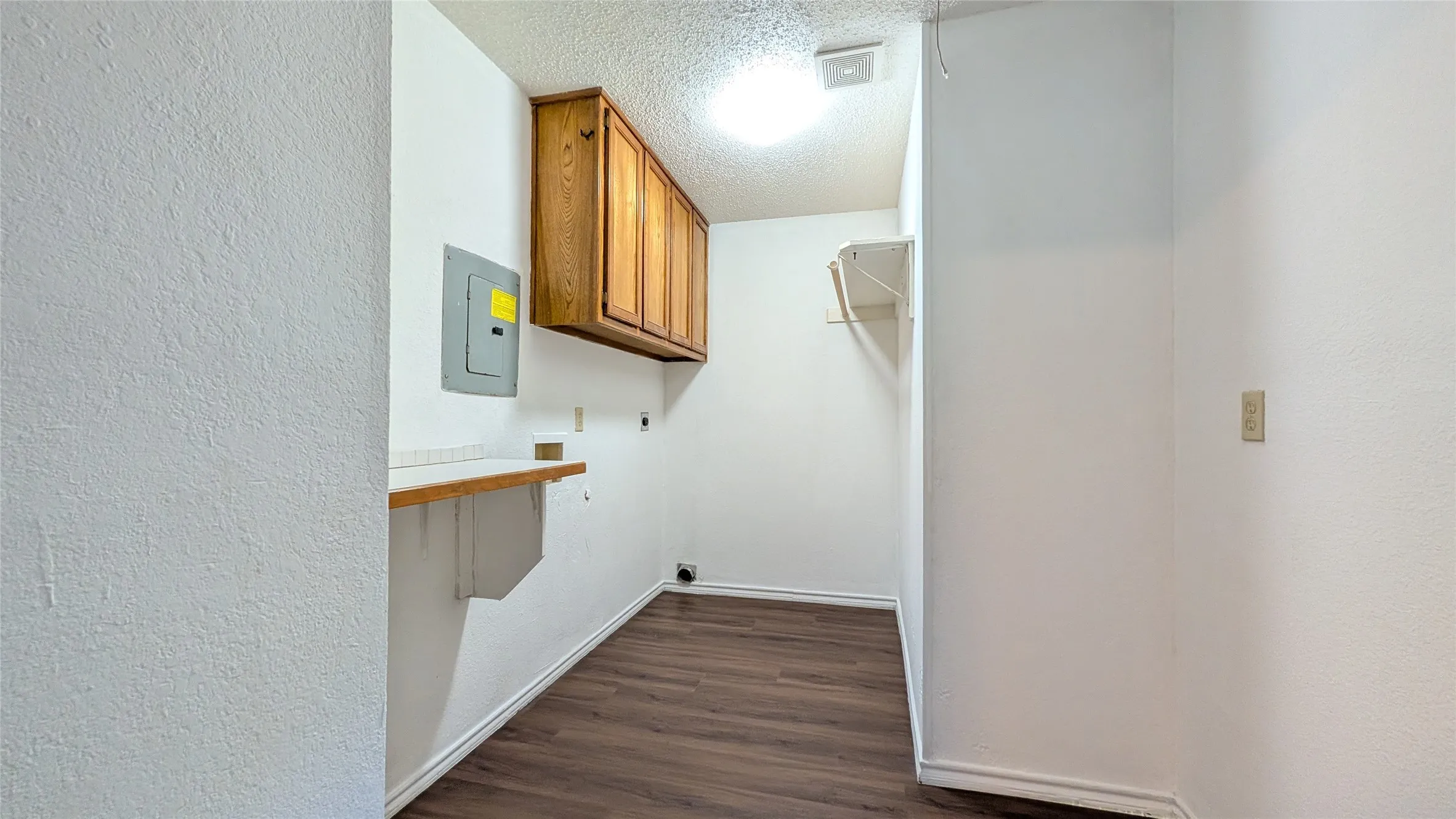 Single Family Residence For Rent in Denton County , 1911 Mack Place, Denton, Texas 76209, 4 Bedroom, 2 Bathroom, Garage spaces, 1,413 Sqft, built in 1986, mls#21394057, Real Estate Agent in Denton, Homes For Rent in Denton county, Homes For Rent in Denton, Realtor in Denton Texas, Real Estate Brokerage Independent Realty Texas, Luminita Cordes Realtor