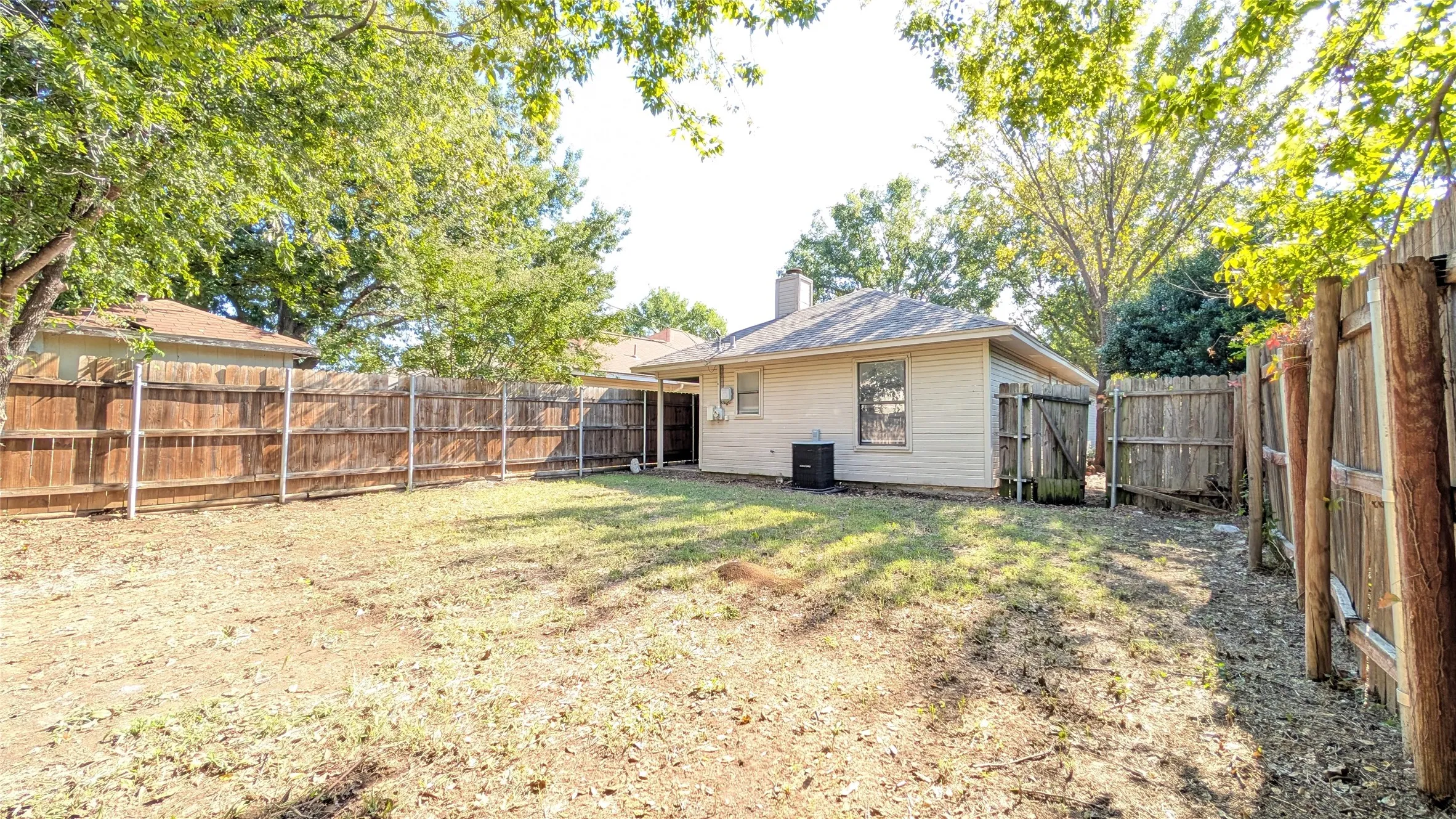 Single Family Residence For Rent in Denton County , 1911 Mack Place, Denton, Texas 76209, 4 Bedroom, 2 Bathroom, Garage spaces, 1,413 Sqft, built in 1986, mls#21394057, Real Estate Agent in Denton, Homes For Rent in Denton county, Homes For Rent in Denton, Realtor in Denton Texas, Real Estate Brokerage Independent Realty Texas, Luminita Cordes Realtor
