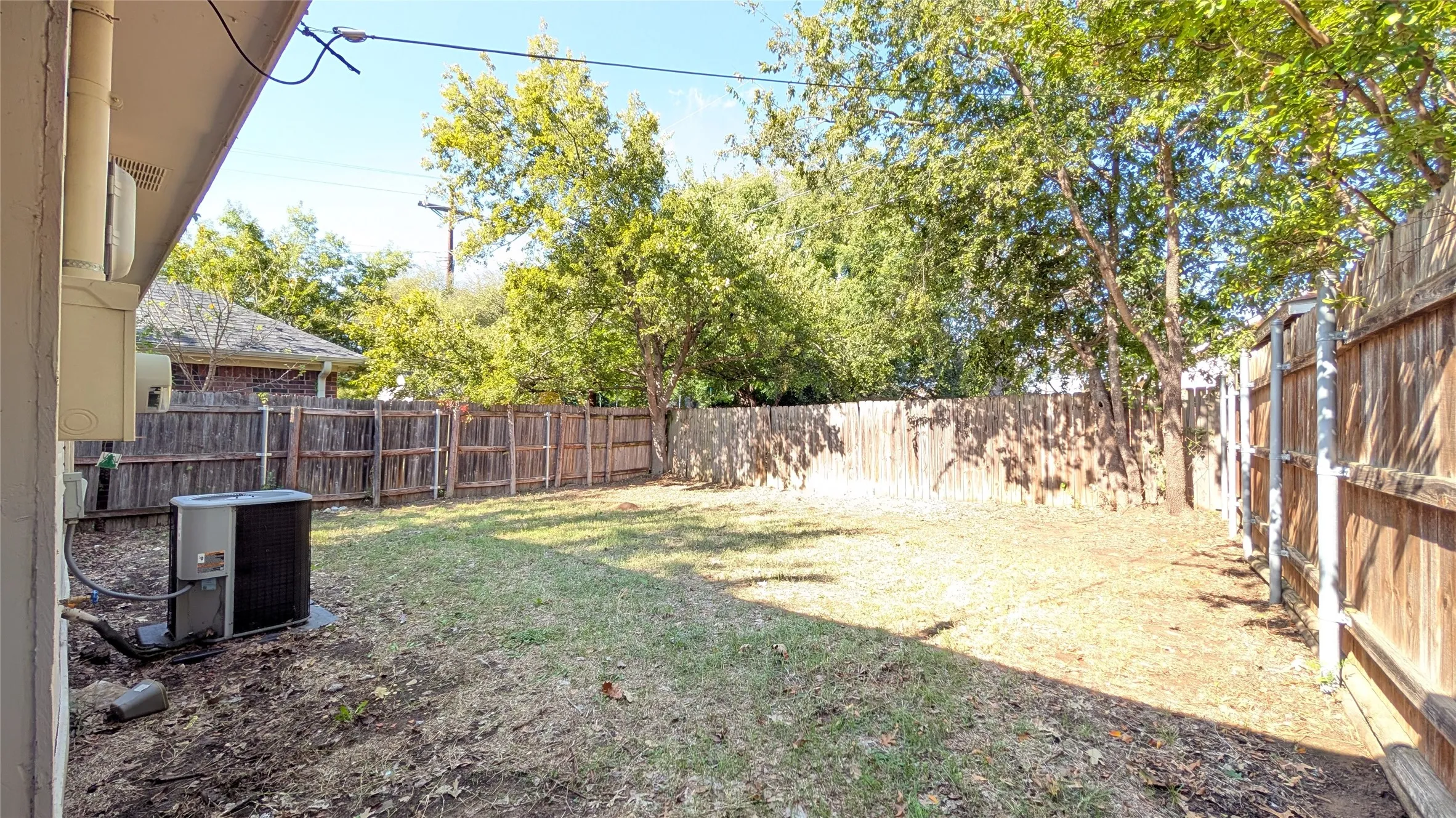 Single Family Residence For Rent in Denton County , 1911 Mack Place, Denton, Texas 76209, 4 Bedroom, 2 Bathroom, Garage spaces, 1,413 Sqft, built in 1986, mls#21394057, Real Estate Agent in Denton, Homes For Rent in Denton county, Homes For Rent in Denton, Realtor in Denton Texas, Real Estate Brokerage Independent Realty Texas, Luminita Cordes Realtor
