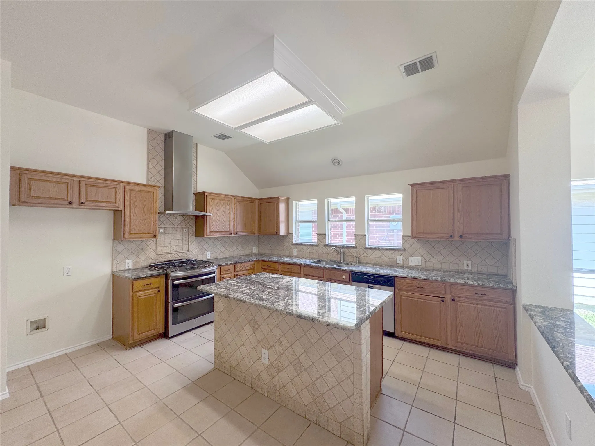Single Family Residence For Rent in Collin County , 6734 Richmond Drive, Frisco, Texas 75035, 3 Bedroom, 2 Bathroom, 2 Garage spaces, 2,078 Sqft, built in 2000, mls#21394060, Real Estate Agent in Frisco, Homes For Rent in Collin county, Homes For Rent in Frisco, Realtor in Frisco Texas, Real Estate Brokerage Independent Realty Texas, Luminita Cordes Realtor