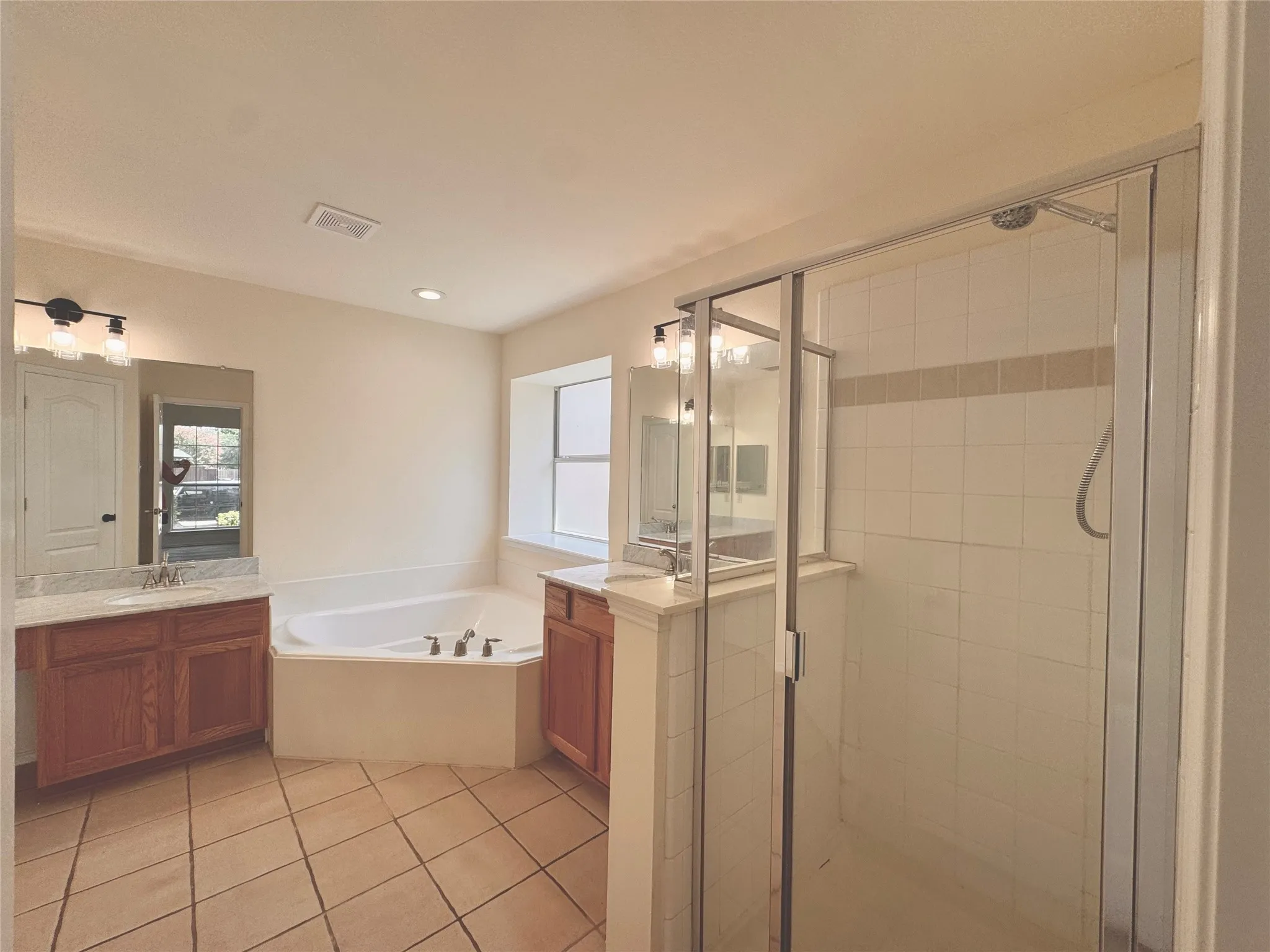 Single Family Residence For Rent in Collin County , 6734 Richmond Drive, Frisco, Texas 75035, 3 Bedroom, 2 Bathroom, 2 Garage spaces, 2,078 Sqft, built in 2000, mls#21394060, Real Estate Agent in Frisco, Homes For Rent in Collin county, Homes For Rent in Frisco, Realtor in Frisco Texas, Real Estate Brokerage Independent Realty Texas, Luminita Cordes Realtor