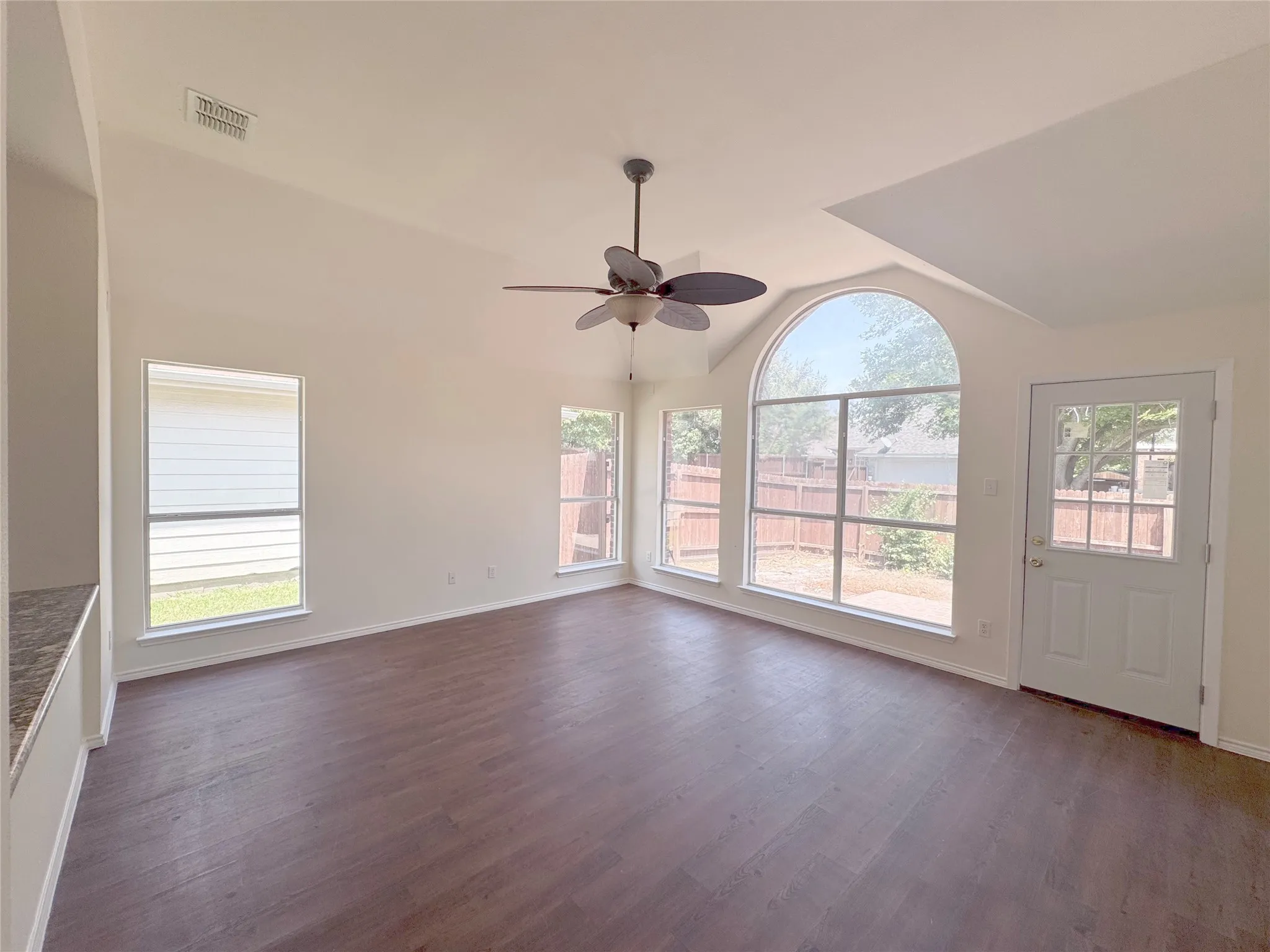 Single Family Residence For Rent