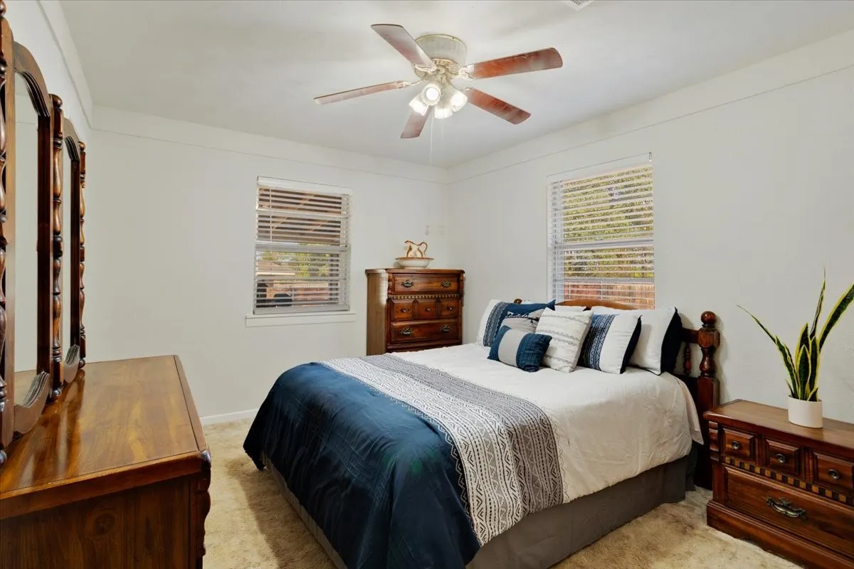 Single Family Residence For Sale in Grayson County , 515 E Day Street, Denison, Texas 75021, 3 Bedroom, 2 Bathroom, Garage spaces, 1,167 Sqft, built in 1963, mls#21388990, Real Estate Agent in Denison, Homes For Sale in Grayson county, Homes For Sale in Denison, Realtor in Denison Texas, Real Estate Brokerage Independent Realty Texas, Luminita Cordes Realtor