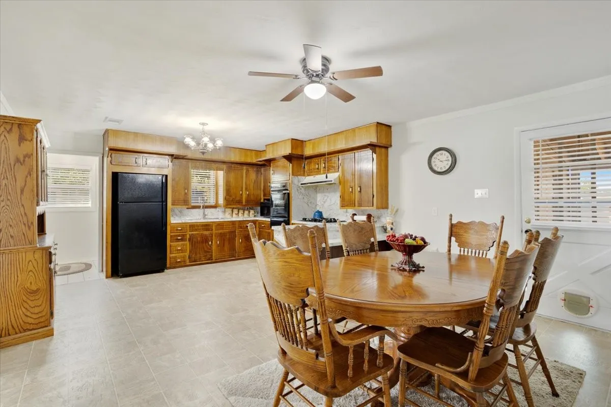 Single Family Residence For Sale in Grayson County , 515 E Day Street, Denison, Texas 75021, 3 Bedroom, 2 Bathroom, Garage spaces, 1,167 Sqft, built in 1963, mls#21388990, Real Estate Agent in Denison, Homes For Sale in Grayson county, Homes For Sale in Denison, Realtor in Denison Texas, Real Estate Brokerage Independent Realty Texas, Luminita Cordes Realtor