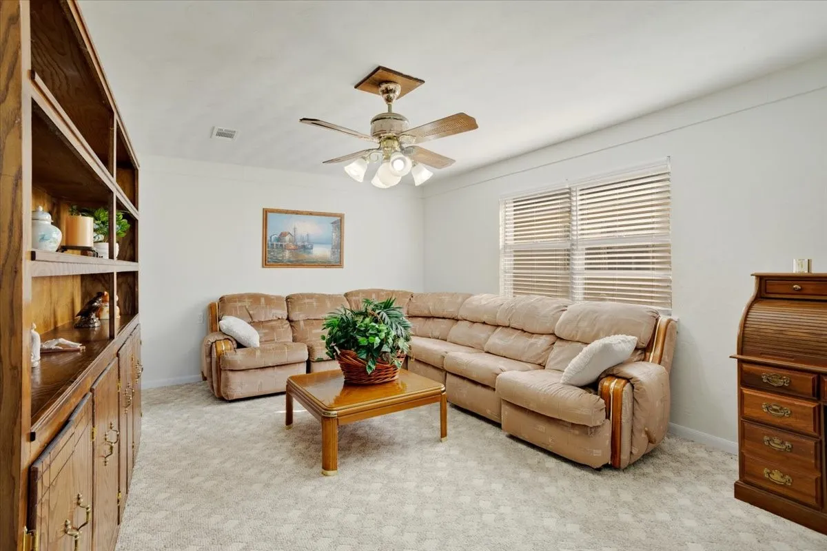 Single Family Residence For Sale in Grayson County , 515 E Day Street, Denison, Texas 75021, 3 Bedroom, 2 Bathroom, Garage spaces, 1,167 Sqft, built in 1963, mls#21388990, Real Estate Agent in Denison, Homes For Sale in Grayson county, Homes For Sale in Denison, Realtor in Denison Texas, Real Estate Brokerage Independent Realty Texas, Luminita Cordes Realtor