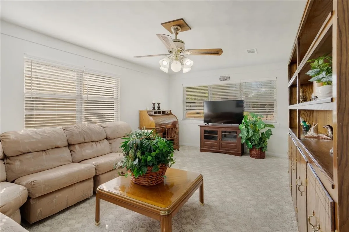 Single Family Residence For Sale in Grayson County , 515 E Day Street, Denison, Texas 75021, 3 Bedroom, 2 Bathroom, Garage spaces, 1,167 Sqft, built in 1963, mls#21388990, Real Estate Agent in Denison, Homes For Sale in Grayson county, Homes For Sale in Denison, Realtor in Denison Texas, Real Estate Brokerage Independent Realty Texas, Luminita Cordes Realtor