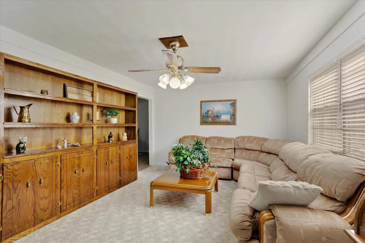 Single Family Residence For Sale in Grayson County , 515 E Day Street, Denison, Texas 75021, 3 Bedroom, 2 Bathroom, Garage spaces, 1,167 Sqft, built in 1963, mls#21388990, Real Estate Agent in Denison, Homes For Sale in Grayson county, Homes For Sale in Denison, Realtor in Denison Texas, Real Estate Brokerage Independent Realty Texas, Luminita Cordes Realtor