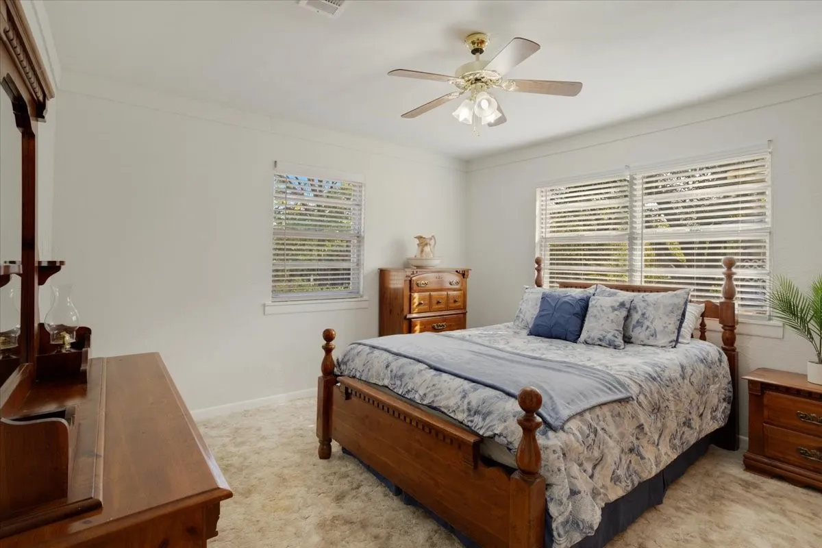 Single Family Residence For Sale in Grayson County , 515 E Day Street, Denison, Texas 75021, 3 Bedroom, 2 Bathroom, Garage spaces, 1,167 Sqft, built in 1963, mls#21388990, Real Estate Agent in Denison, Homes For Sale in Grayson county, Homes For Sale in Denison, Realtor in Denison Texas, Real Estate Brokerage Independent Realty Texas, Luminita Cordes Realtor