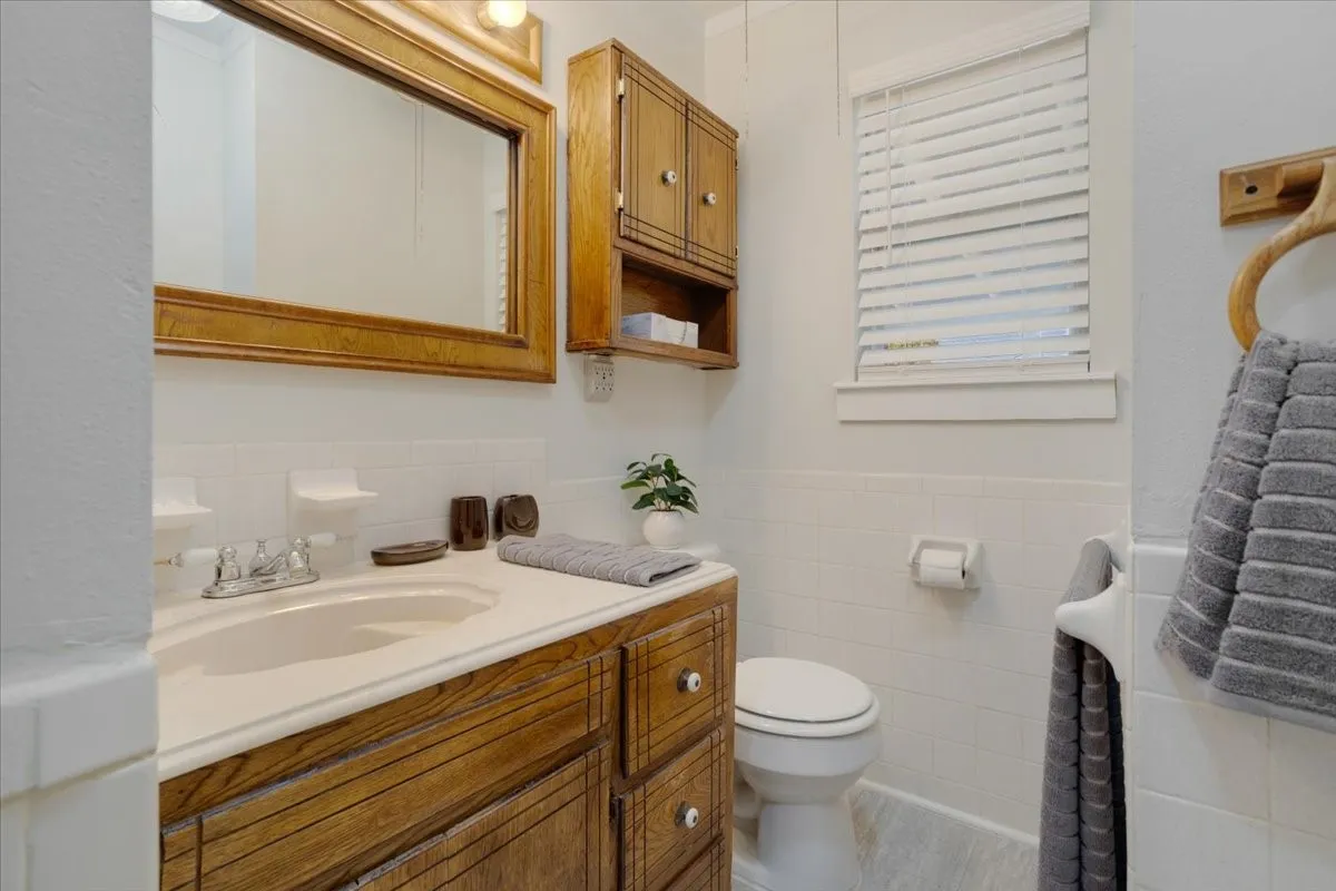 Single Family Residence For Sale in Grayson County , 515 E Day Street, Denison, Texas 75021, 3 Bedroom, 2 Bathroom, Garage spaces, 1,167 Sqft, built in 1963, mls#21388990, Real Estate Agent in Denison, Homes For Sale in Grayson county, Homes For Sale in Denison, Realtor in Denison Texas, Real Estate Brokerage Independent Realty Texas, Luminita Cordes Realtor