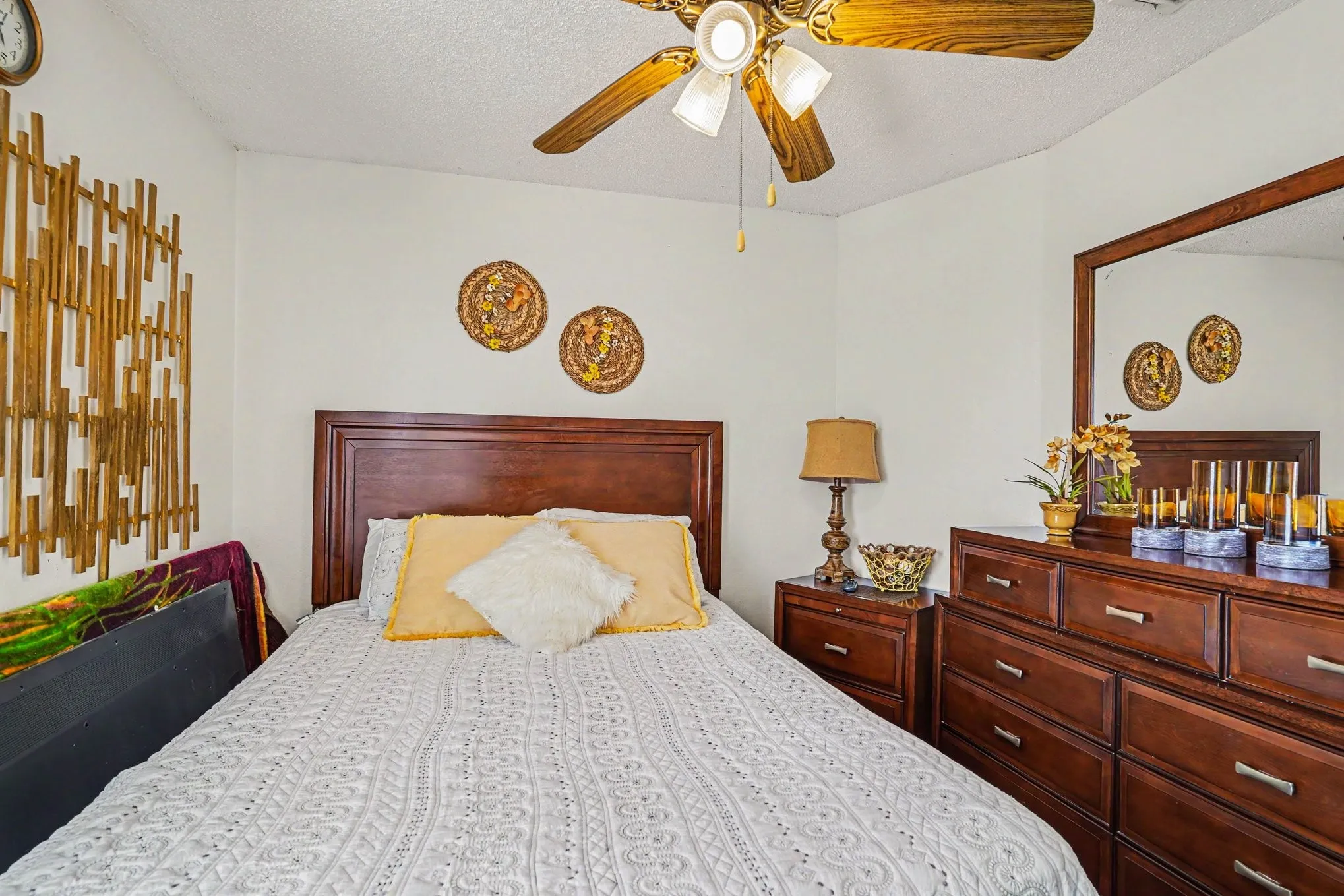 Single Family Residence For Sale in Tarrant County , 1710 Duster Circle, Arlington, Texas 76018, 3 Bedroom, 2 Bathroom, 2 Garage spaces, 1,354 Sqft, built in 1990, mls#21394000, Real Estate Agent in Arlington, Homes For Sale in Tarrant county, Homes For Sale in Arlington, Realtor in Arlington Texas, Real Estate Brokerage Independent Realty Texas, Luminita Cordes Realtor