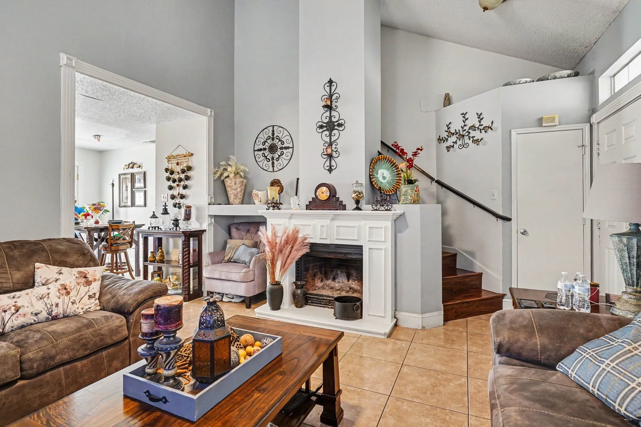 Single Family Residence For Sale in Tarrant County , 1710 Duster Circle, Arlington, Texas 76018, 3 Bedroom, 2 Bathroom, 2 Garage spaces, 1,354 Sqft, built in 1990, mls#21394000, Real Estate Agent in Arlington, Homes For Sale in Tarrant county, Homes For Sale in Arlington, Realtor in Arlington Texas, Real Estate Brokerage Independent Realty Texas, Luminita Cordes Realtor