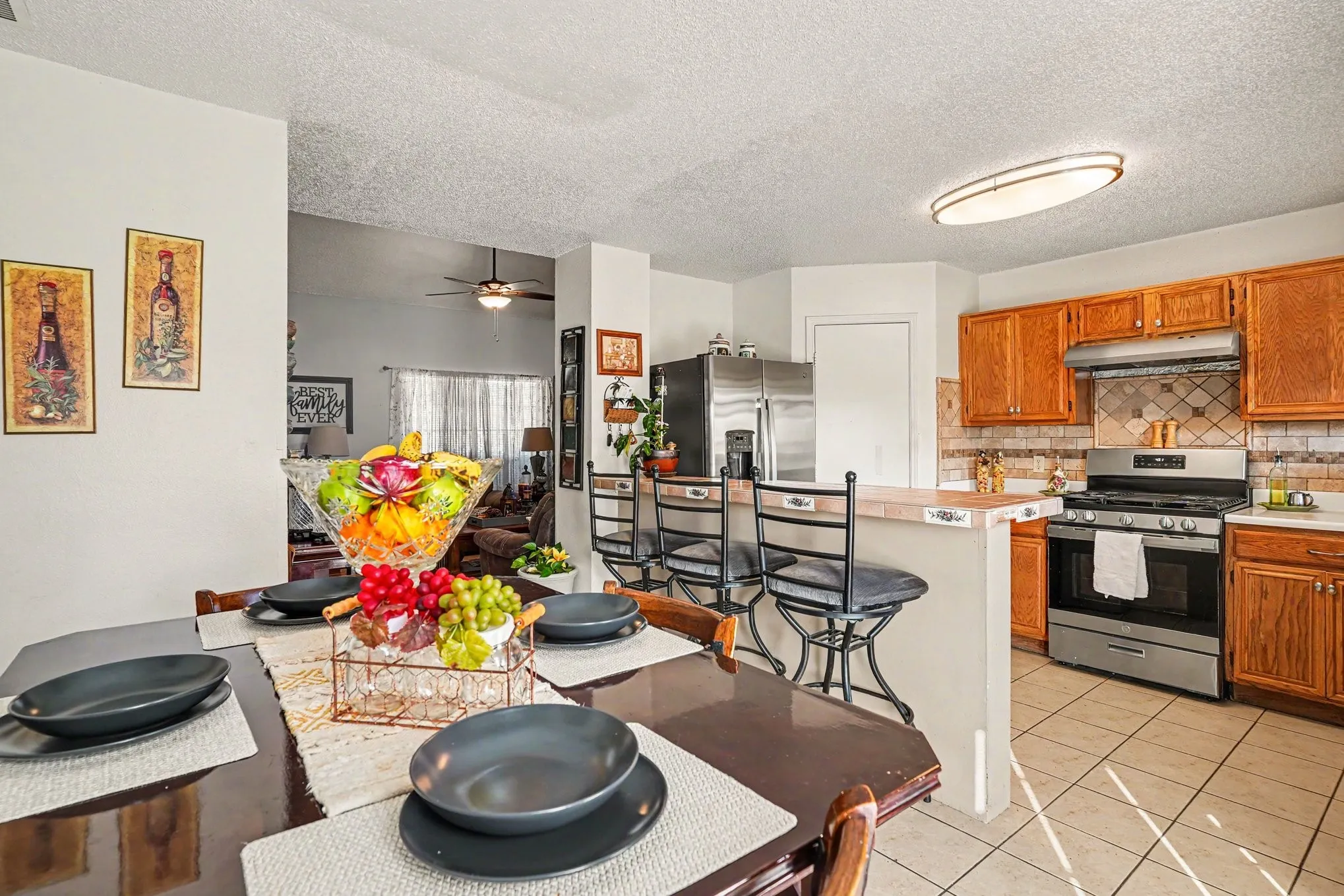 Single Family Residence For Sale in Tarrant County , 1710 Duster Circle, Arlington, Texas 76018, 3 Bedroom, 2 Bathroom, 2 Garage spaces, 1,354 Sqft, built in 1990, mls#21394000, Real Estate Agent in Arlington, Homes For Sale in Tarrant county, Homes For Sale in Arlington, Realtor in Arlington Texas, Real Estate Brokerage Independent Realty Texas, Luminita Cordes Realtor