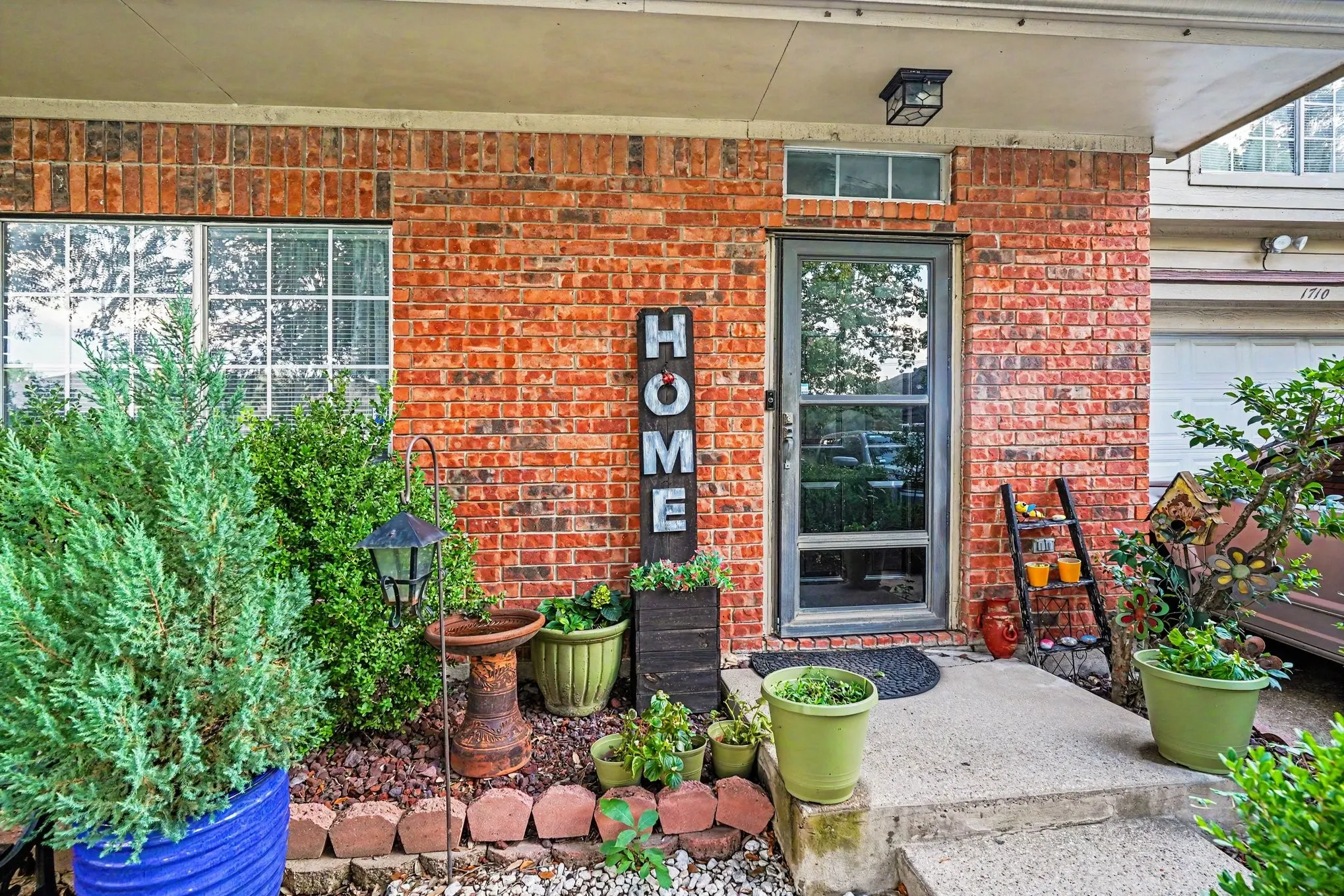 Single Family Residence For Sale in Tarrant County , 1710 Duster Circle, Arlington, Texas 76018, 3 Bedroom, 2 Bathroom, 2 Garage spaces, 1,354 Sqft, built in 1990, mls#21394000, Real Estate Agent in Arlington, Homes For Sale in Tarrant county, Homes For Sale in Arlington, Realtor in Arlington Texas, Real Estate Brokerage Independent Realty Texas, Luminita Cordes Realtor