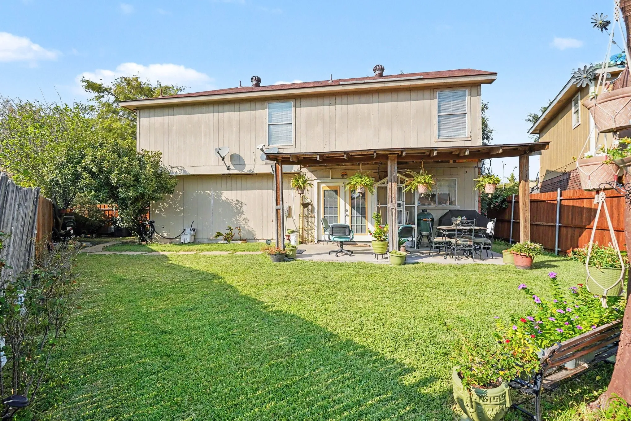 Single Family Residence For Sale in Tarrant County , 1710 Duster Circle, Arlington, Texas 76018, 3 Bedroom, 2 Bathroom, 2 Garage spaces, 1,354 Sqft, built in 1990, mls#21394000, Real Estate Agent in Arlington, Homes For Sale in Tarrant county, Homes For Sale in Arlington, Realtor in Arlington Texas, Real Estate Brokerage Independent Realty Texas, Luminita Cordes Realtor
