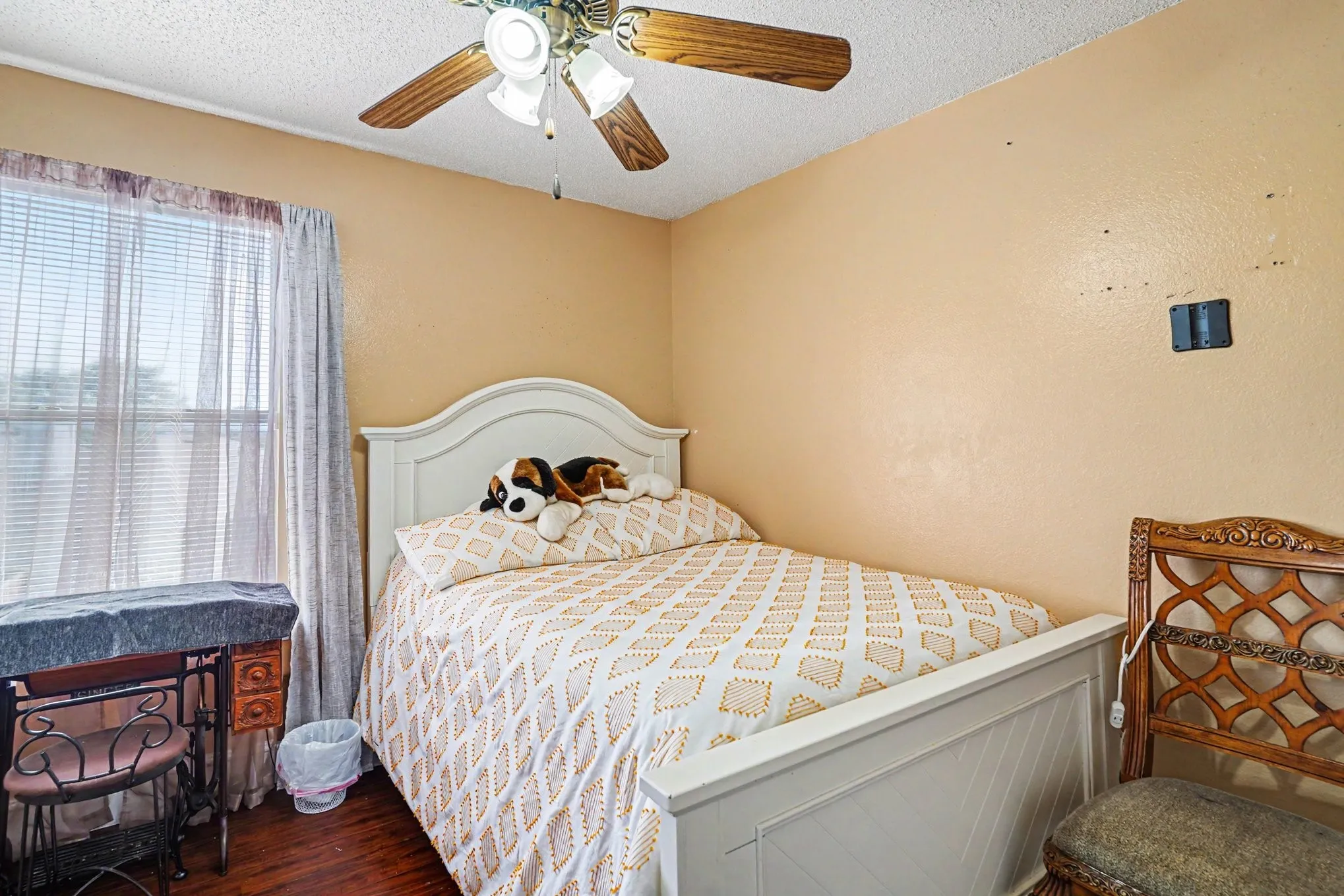 Single Family Residence For Sale in Tarrant County , 1710 Duster Circle, Arlington, Texas 76018, 3 Bedroom, 2 Bathroom, 2 Garage spaces, 1,354 Sqft, built in 1990, mls#21394000, Real Estate Agent in Arlington, Homes For Sale in Tarrant county, Homes For Sale in Arlington, Realtor in Arlington Texas, Real Estate Brokerage Independent Realty Texas, Luminita Cordes Realtor